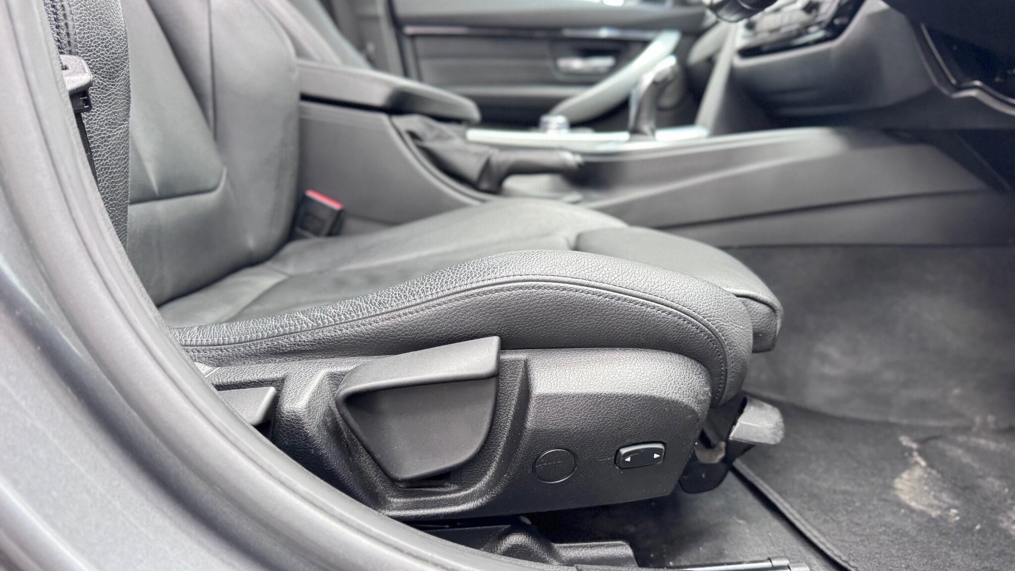 BMW 3 Series view 19