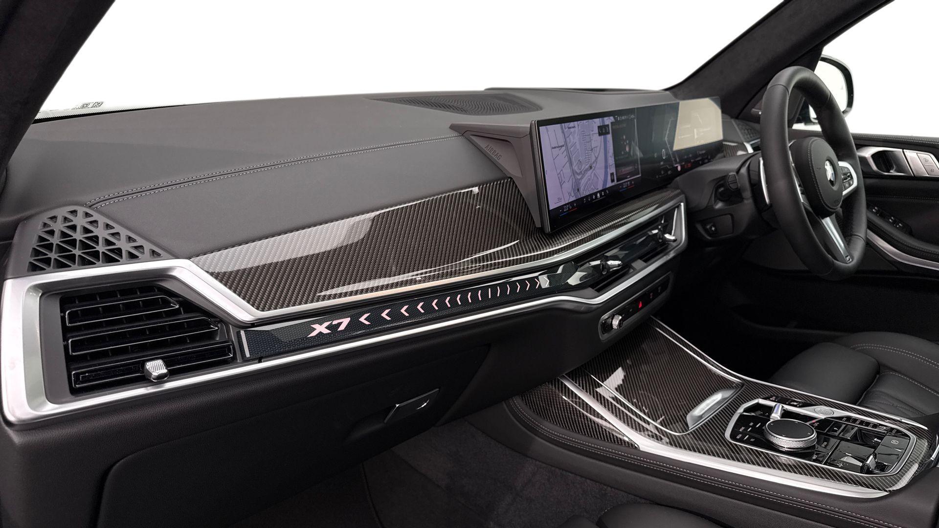 BMW X7 view 7
