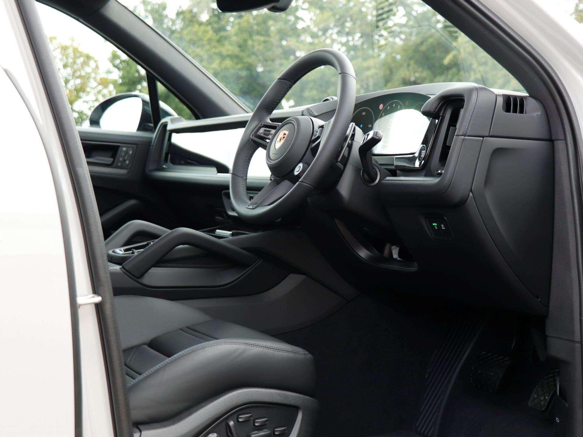 Porsche Cayenne view 10