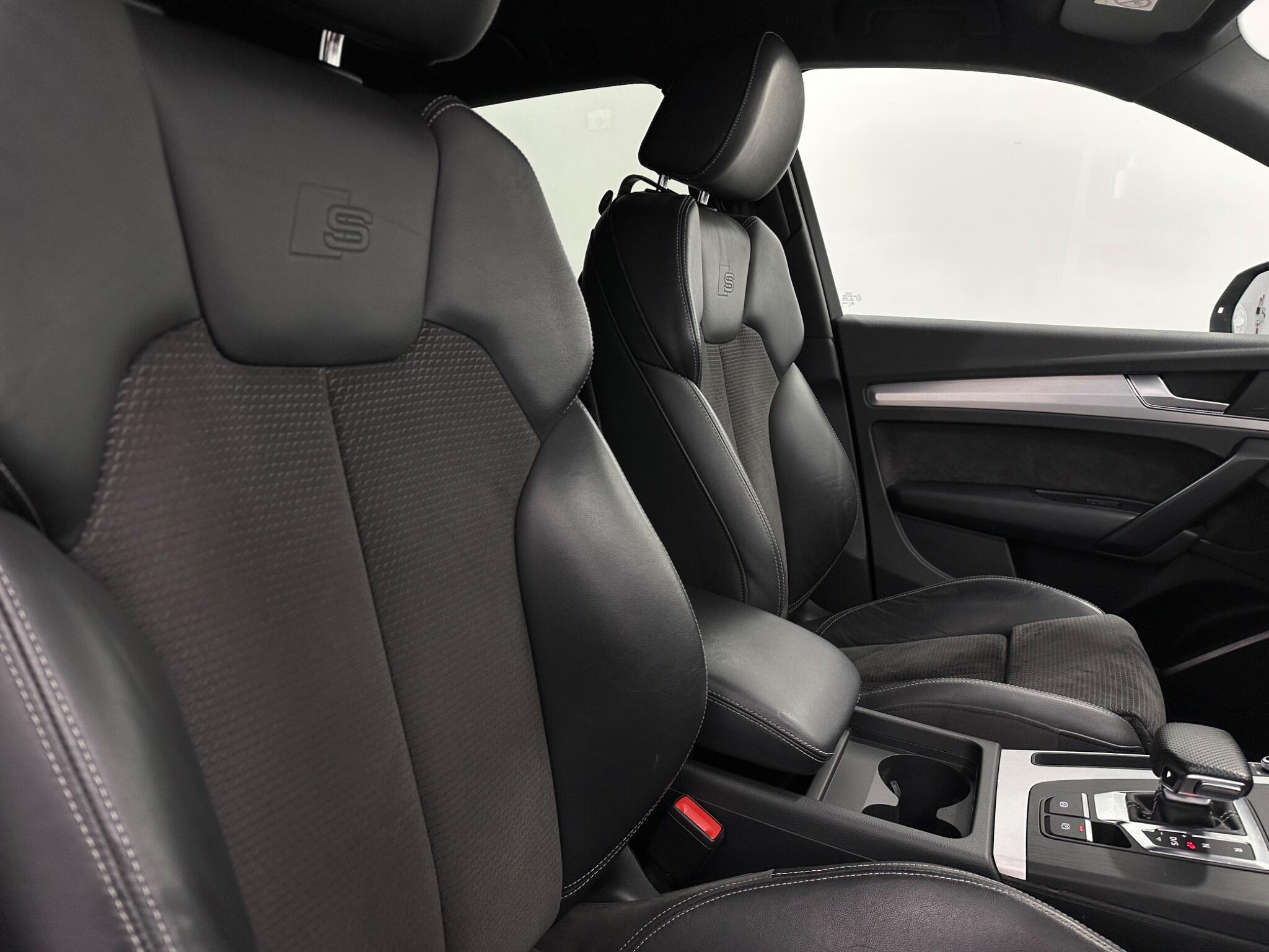 Audi Q5 view 32