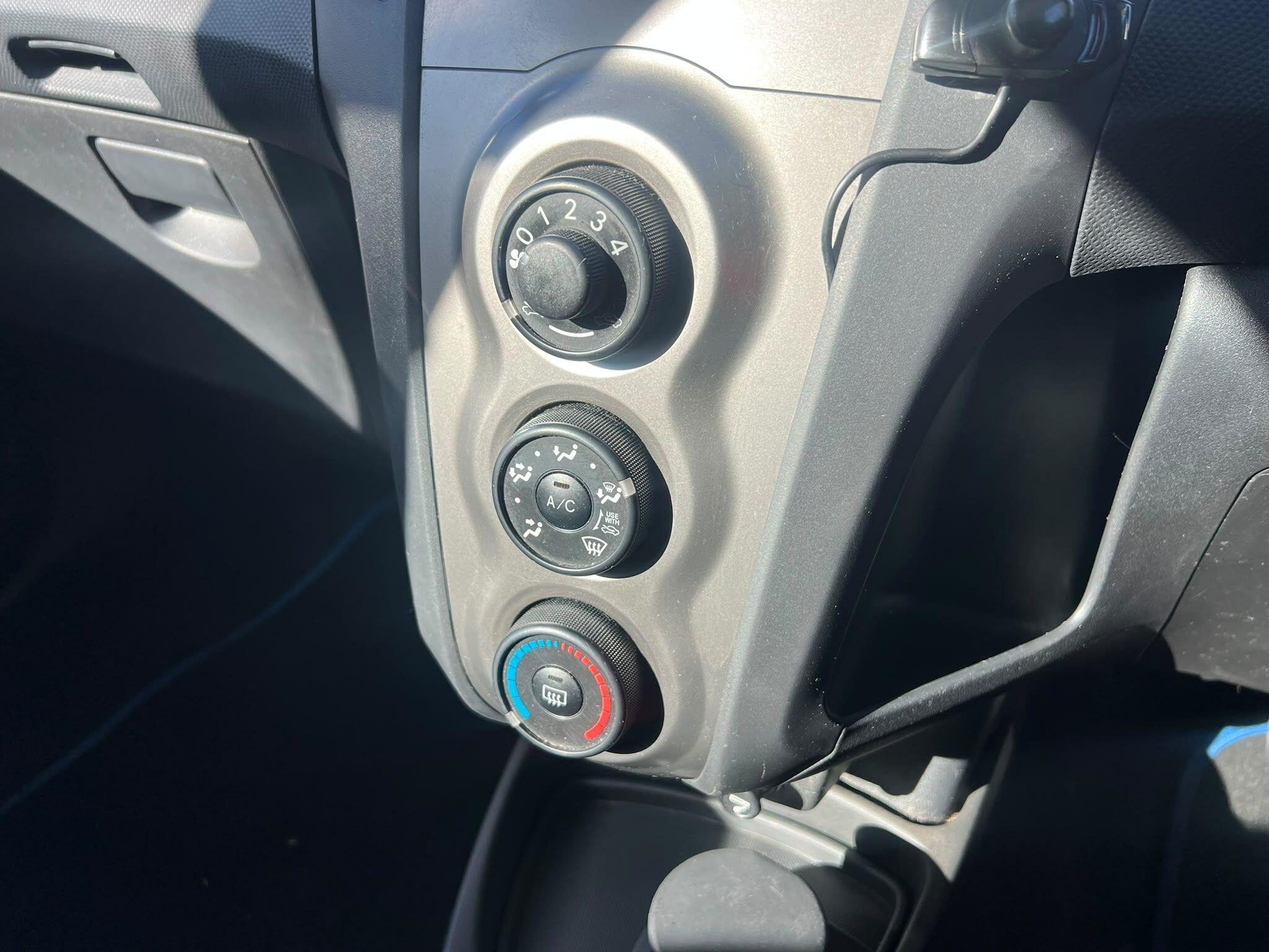 Toyota Yaris view 25