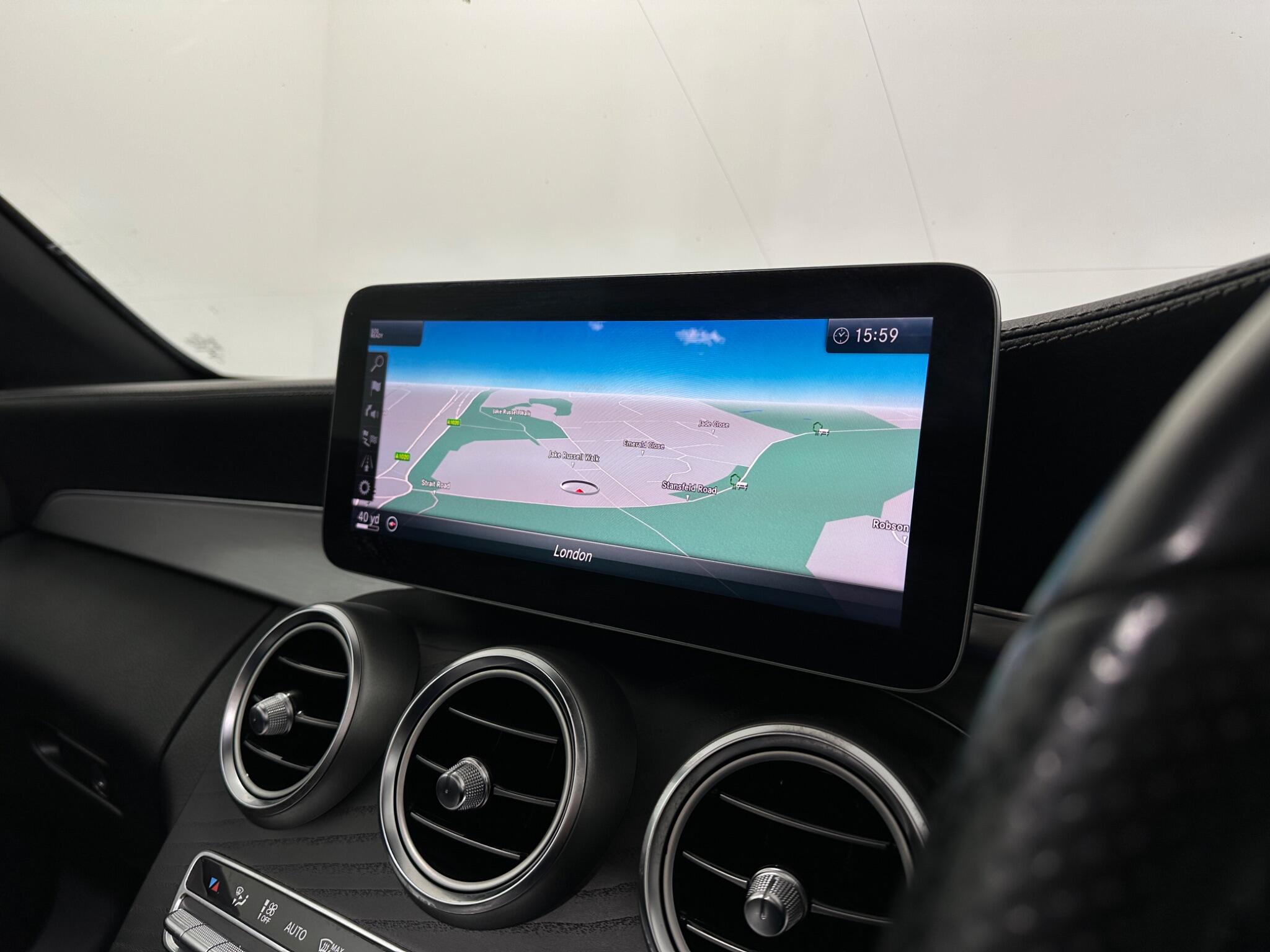 Mercedes-Benz C Class view 24