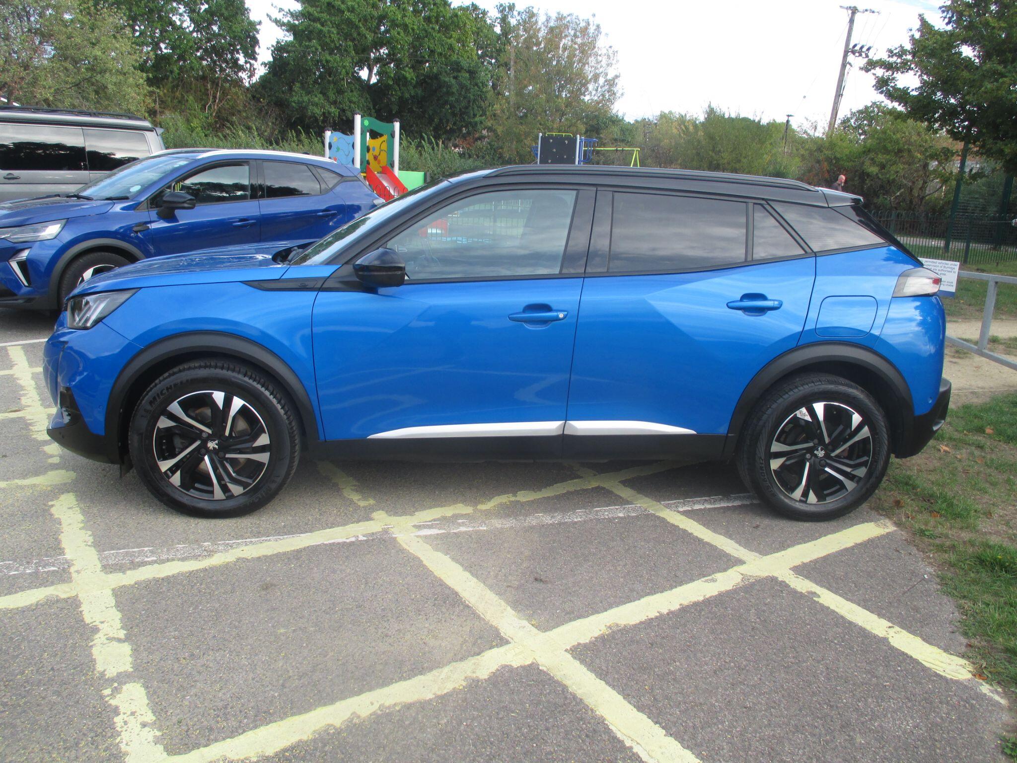 Peugeot E-2008 view 21
