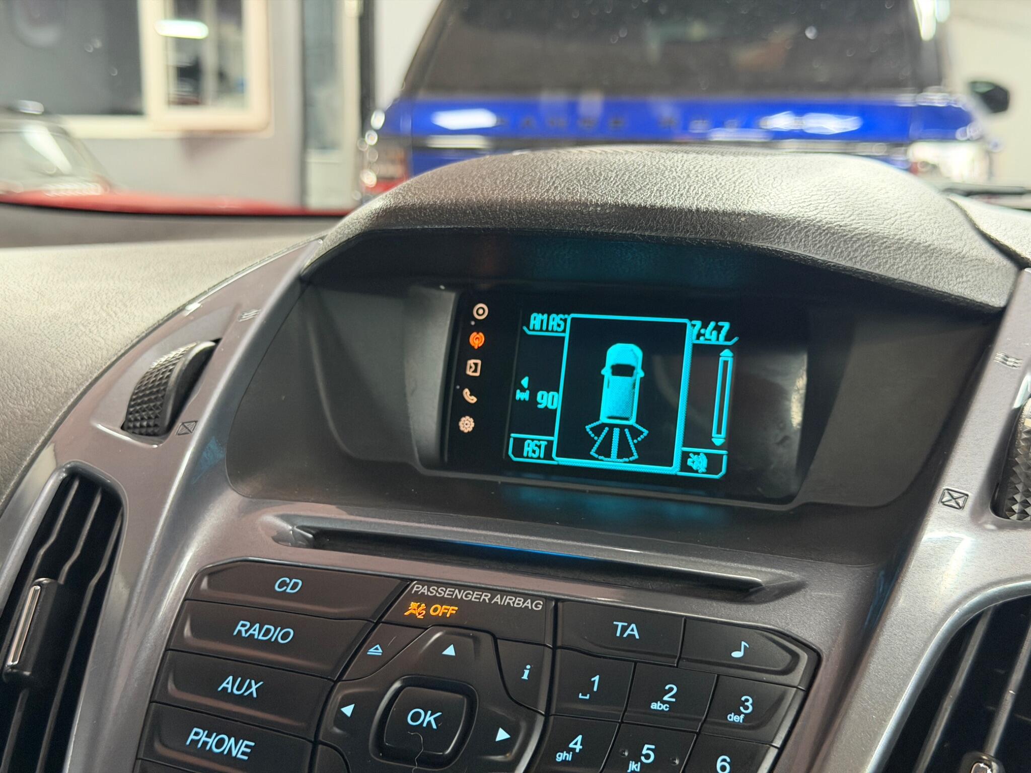 Ford Grand Tourneo Connect view 27