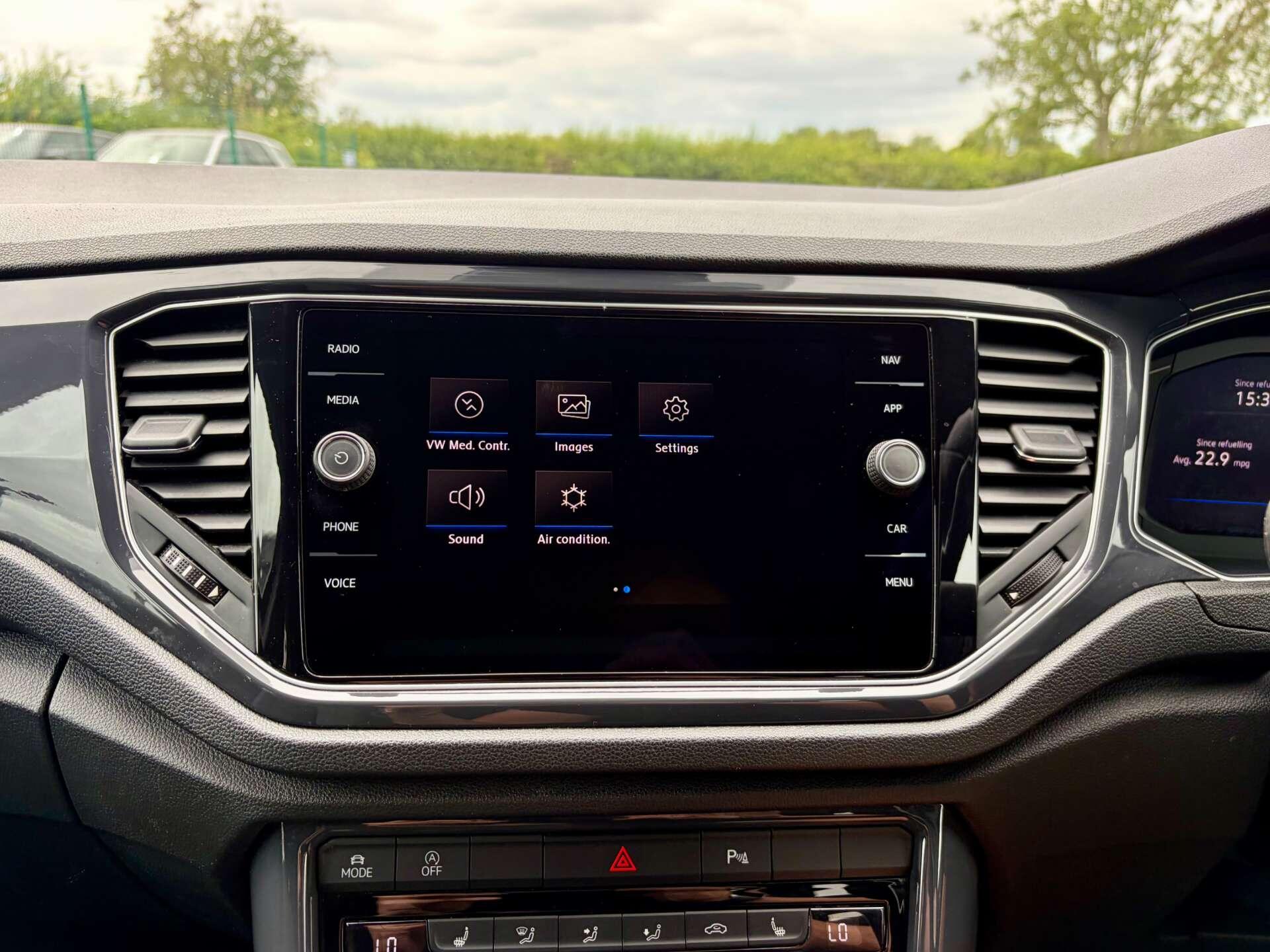 Volkswagen T-Roc view 41