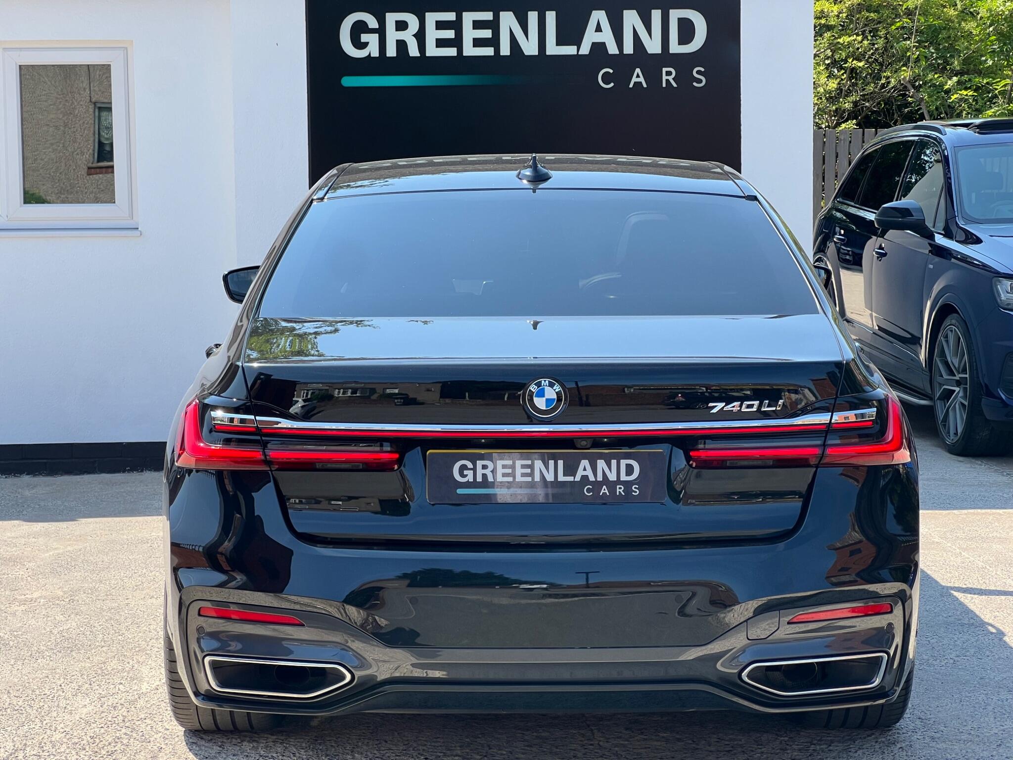 BMW 7 Series view 5