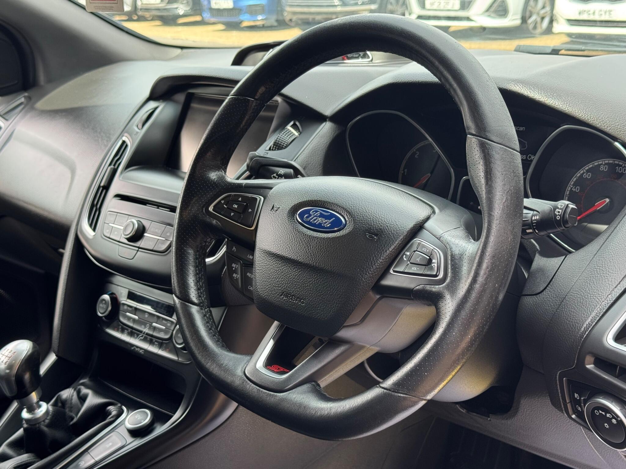 Ford Focus view 17