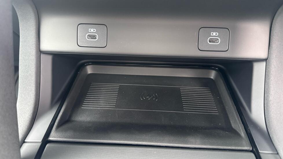 Land Rover Discovery Sport view 24