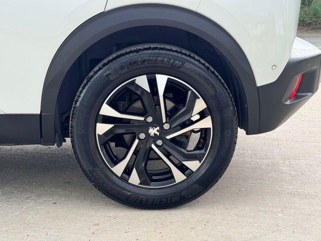 Peugeot E-2008 view 13