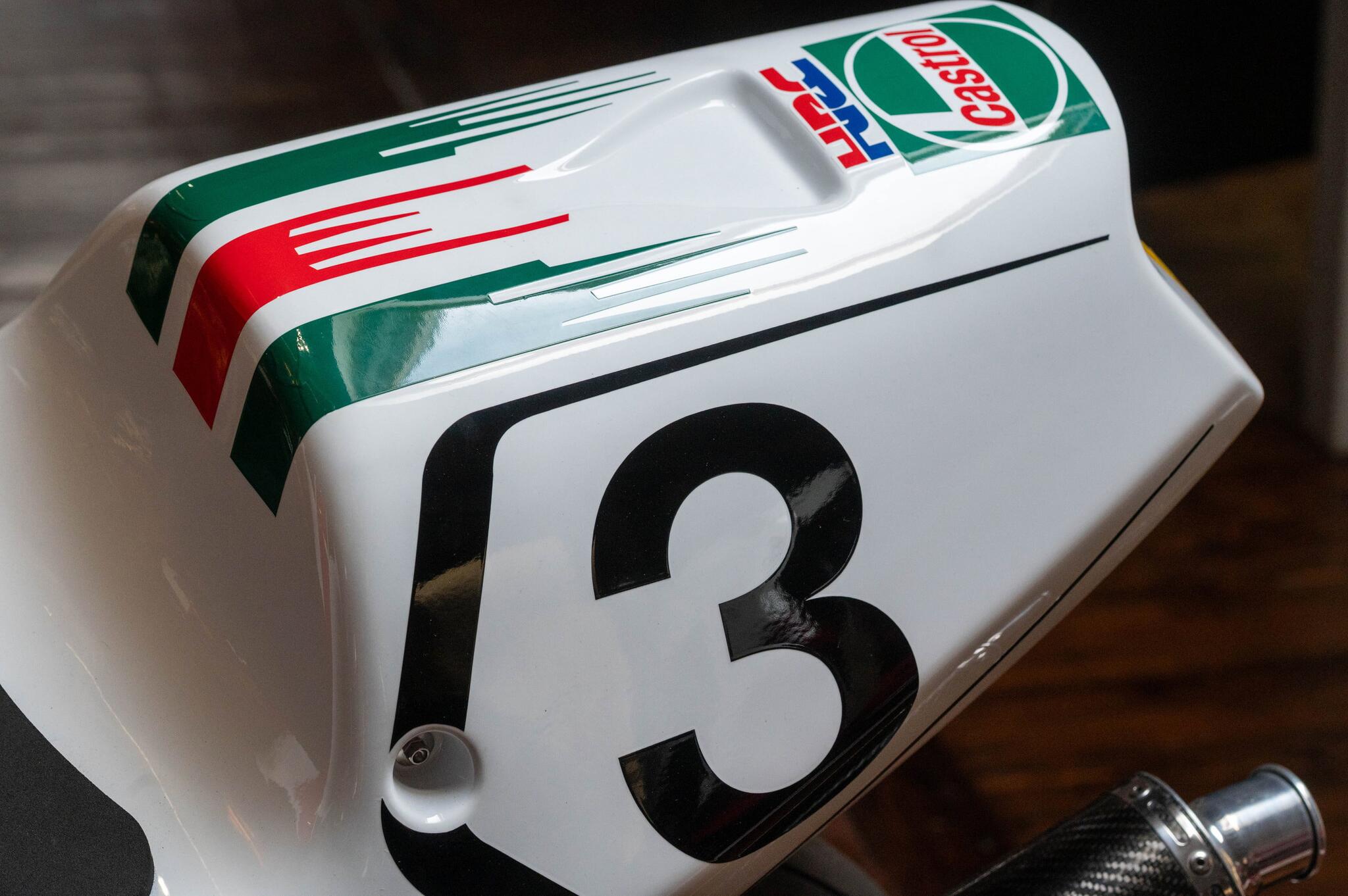 Honda RVF750 view 34