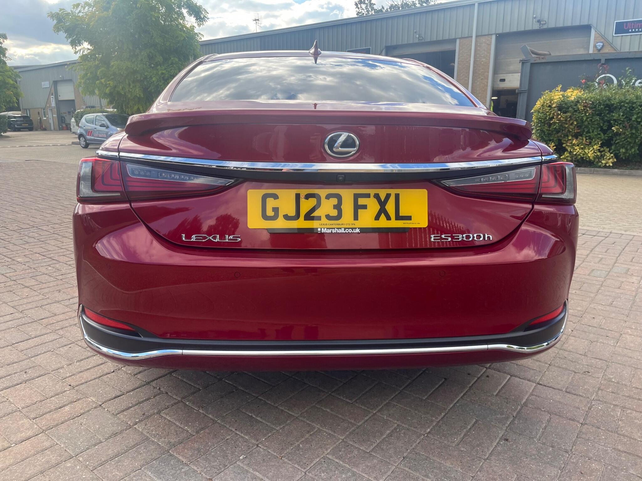 Lexus ES view 16