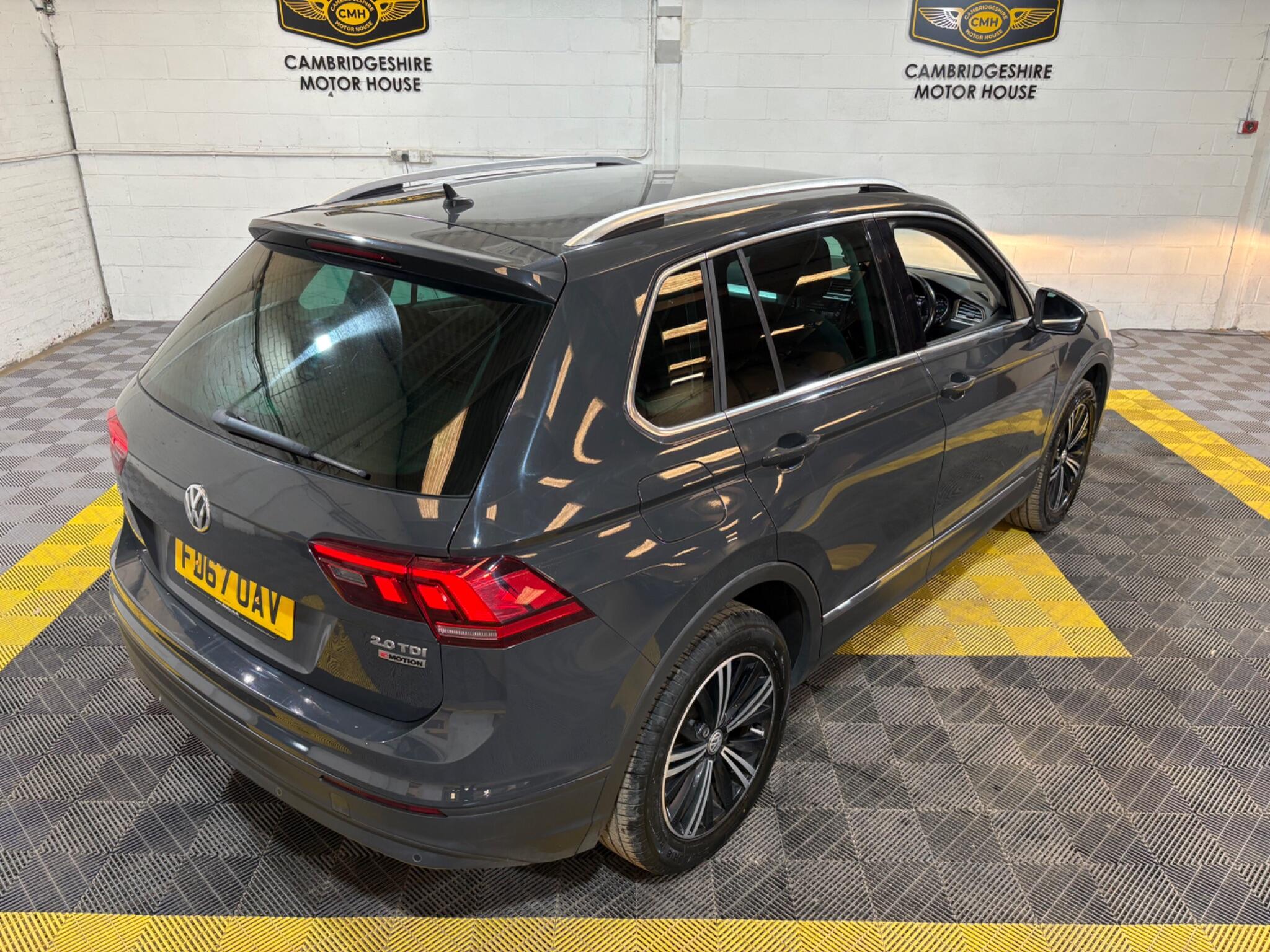 Volkswagen Tiguan view 14
