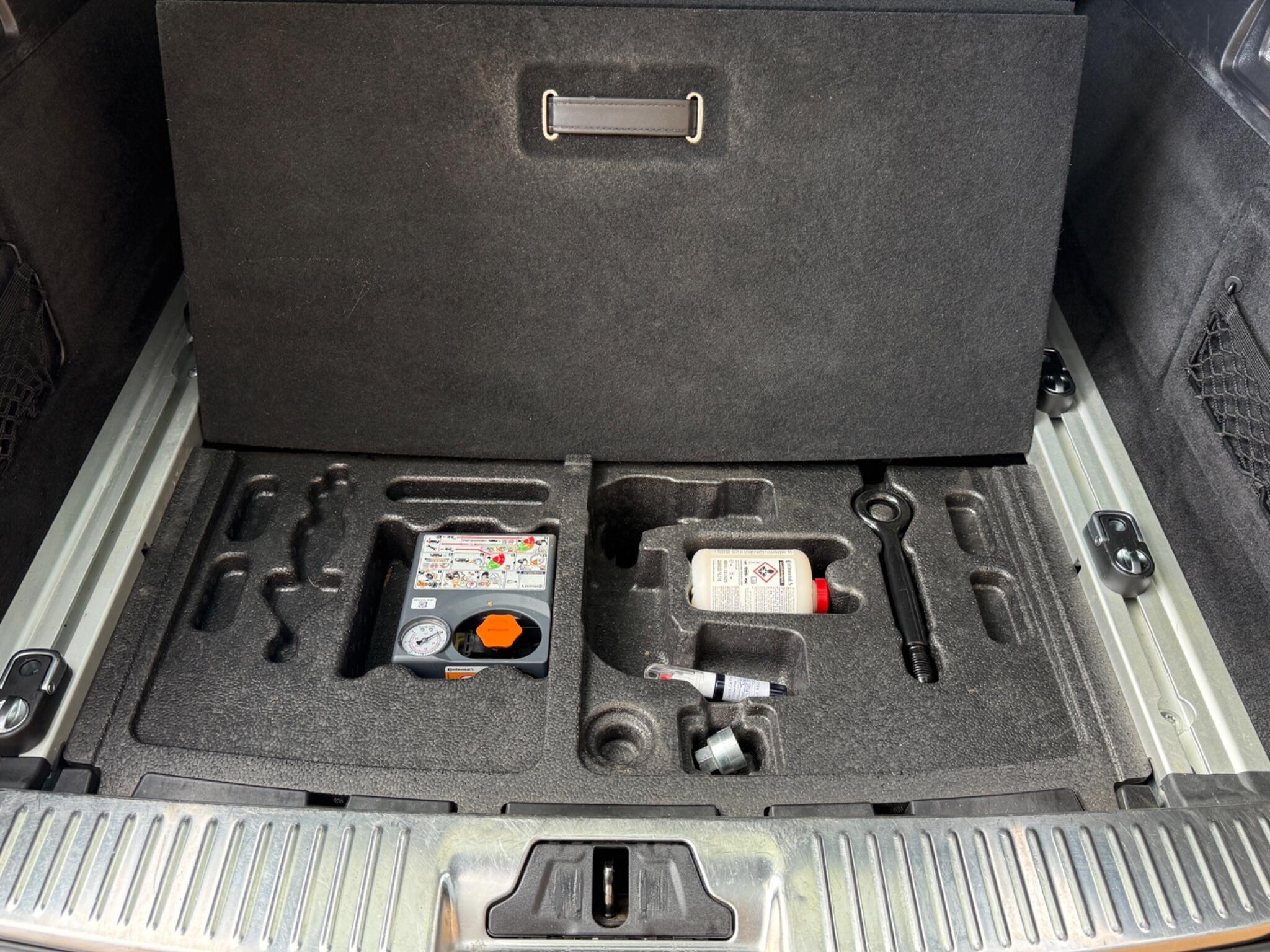 Jaguar XF view 9