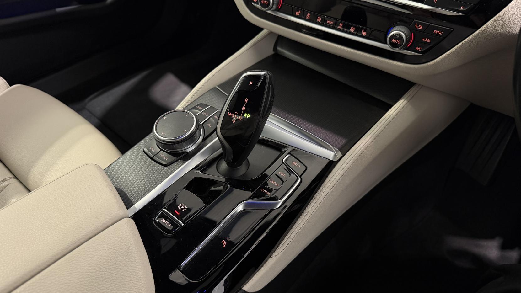 BMW 5 Series view 22