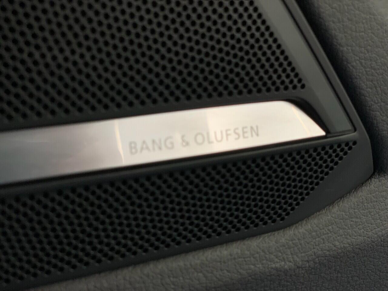 Audi S6 Avant view 38