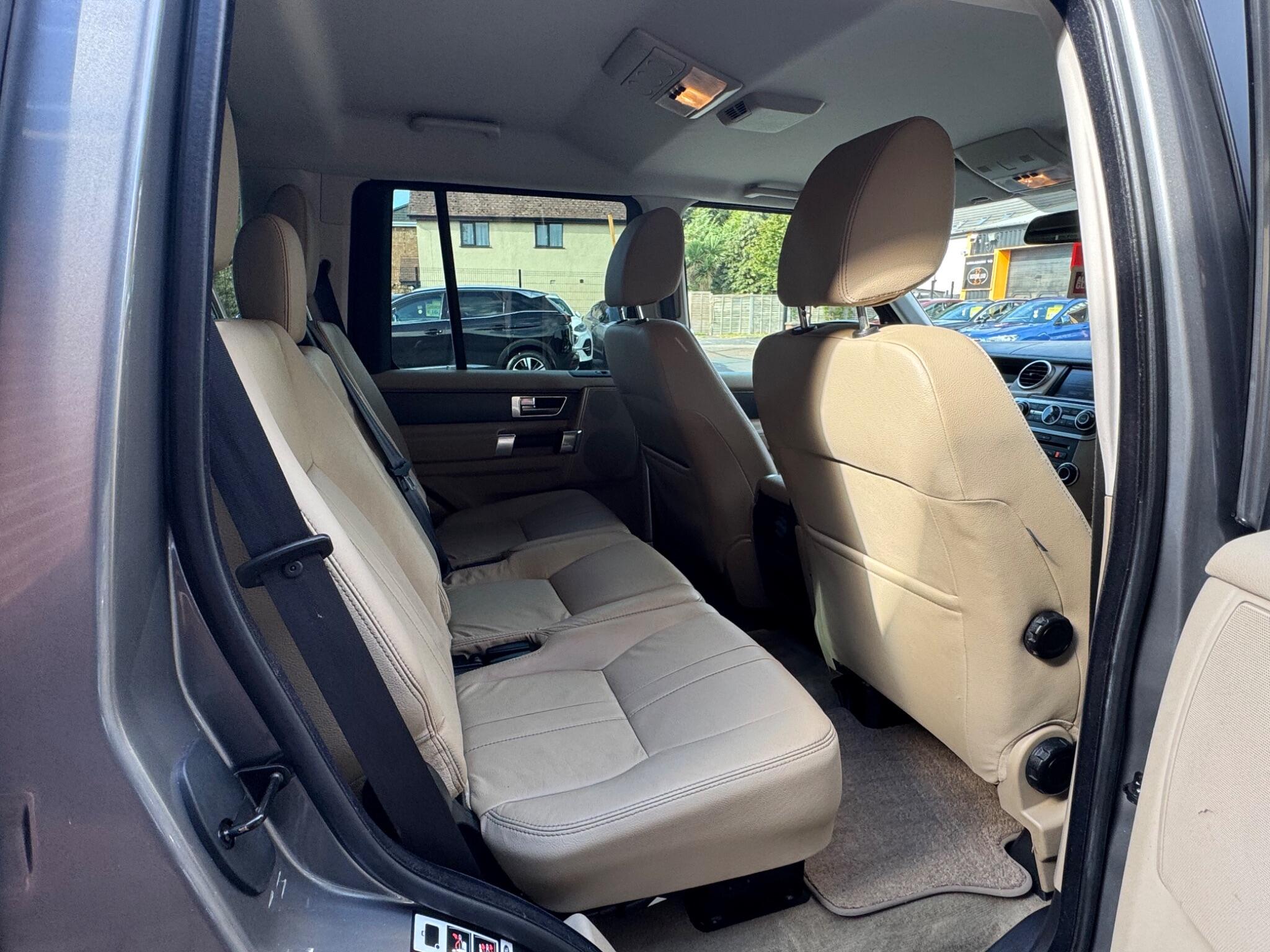 Land Rover Discovery 4 view 9