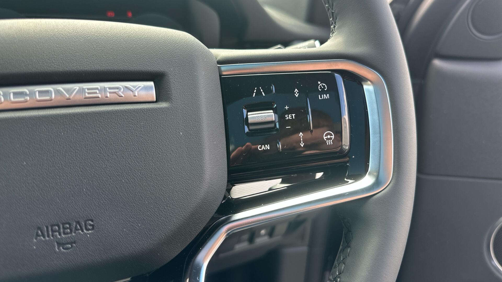 Land Rover Discovery Sport view 39