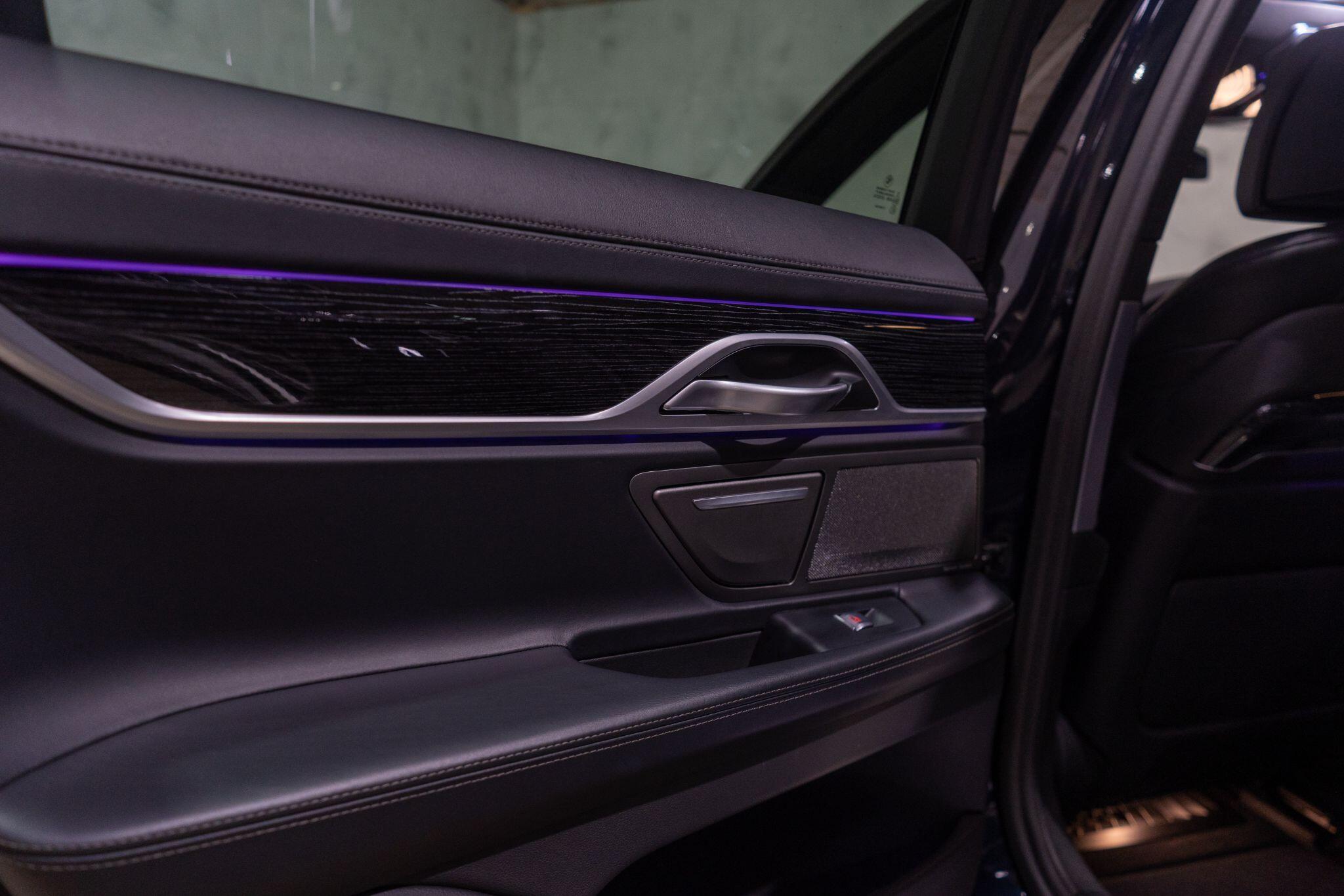 BMW 7 Series view 38