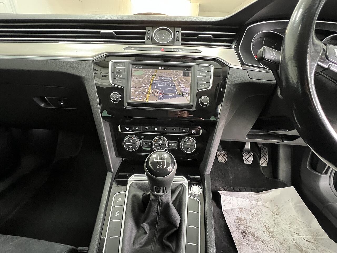 Volkswagen Passat view 12