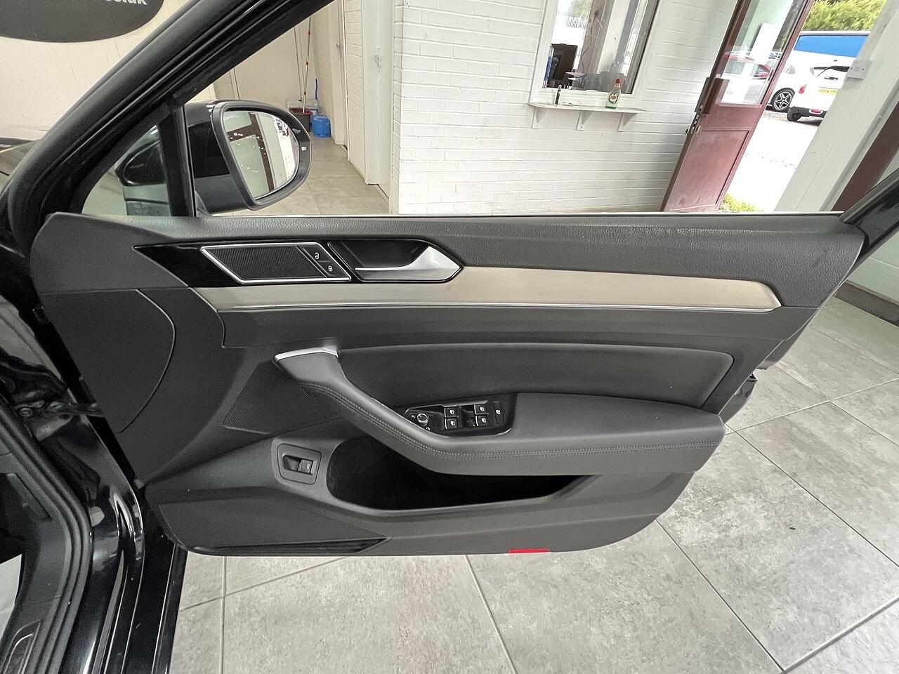 Volkswagen Passat view 13
