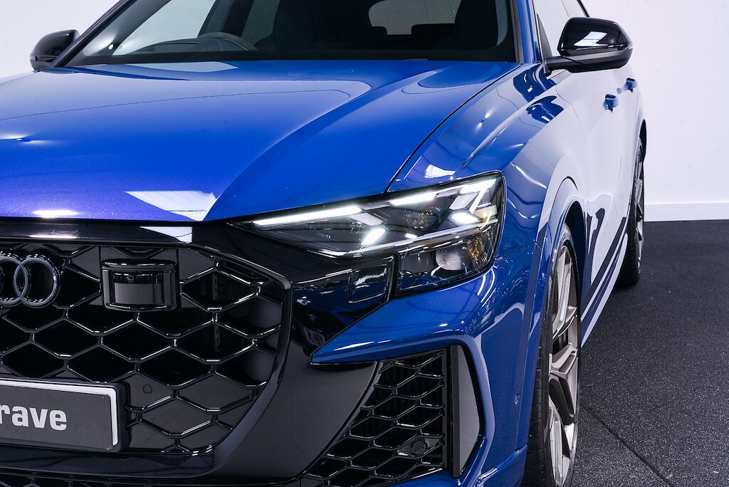 Audi RS Q8 view 9