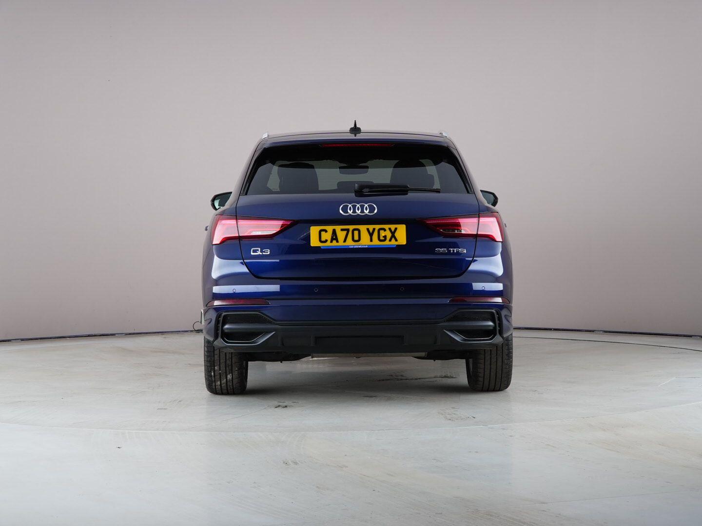 Audi Q3 view 7
