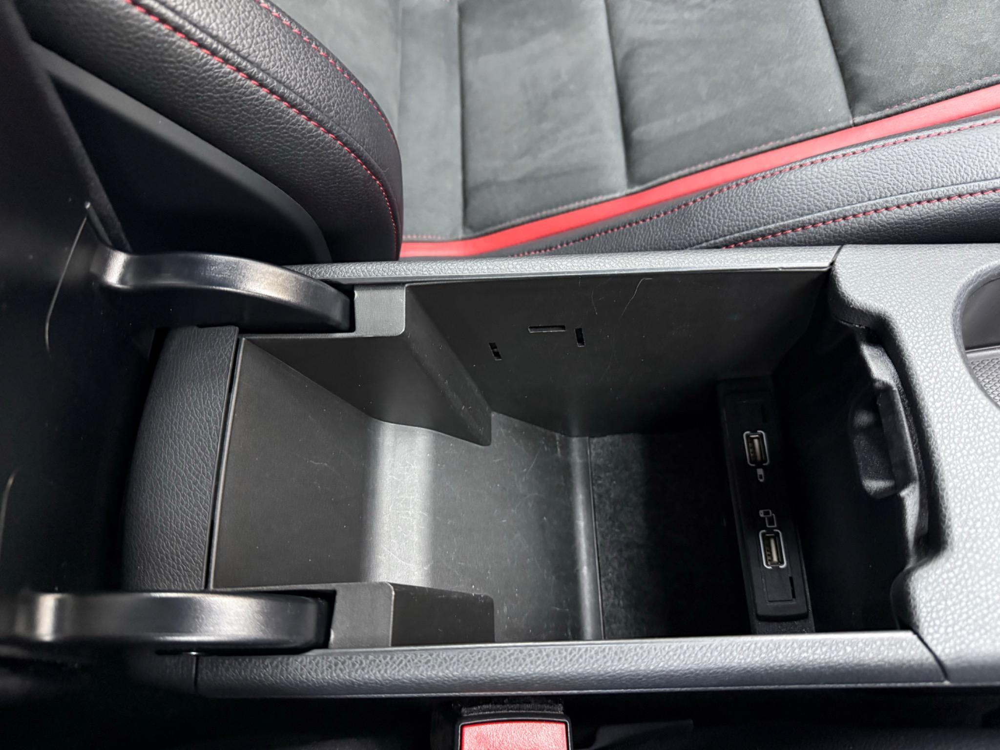 Mercedes-Benz Cla view 24