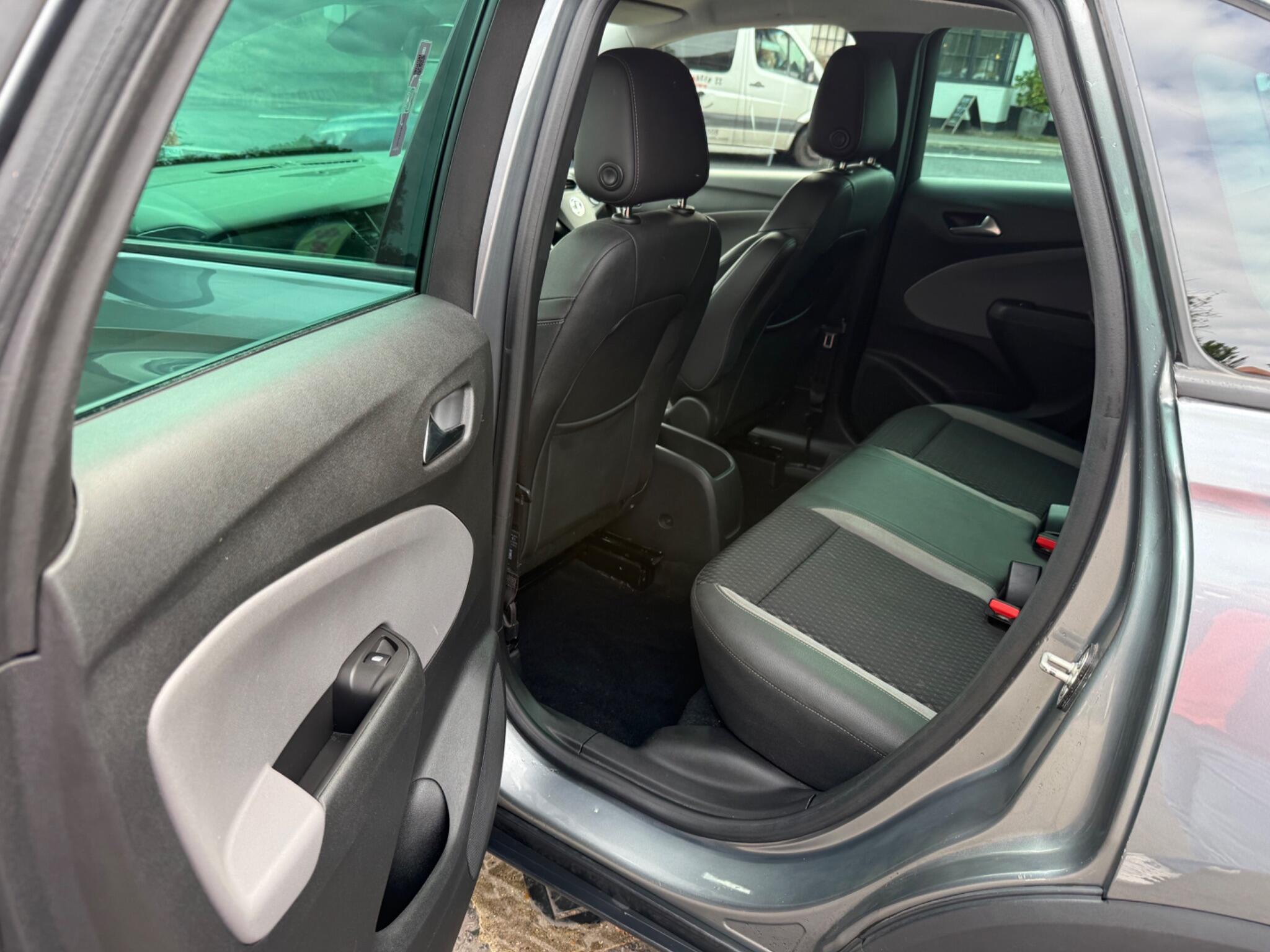 Vauxhall Crossland X view 24