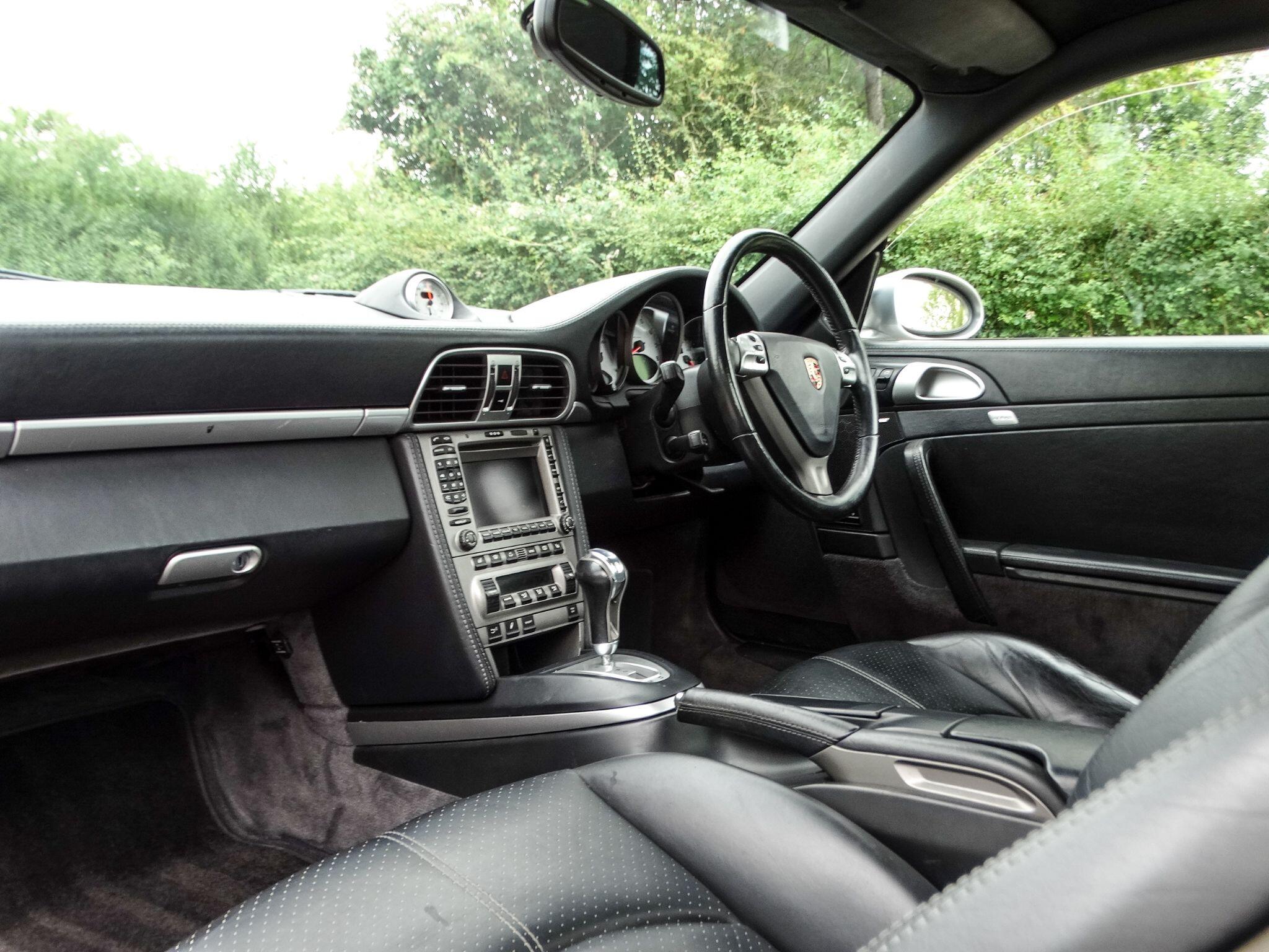 Porsche 911 view 17