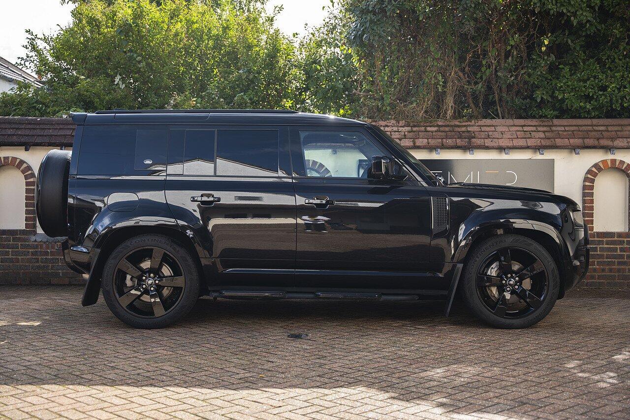 Land Rover Defender view 3