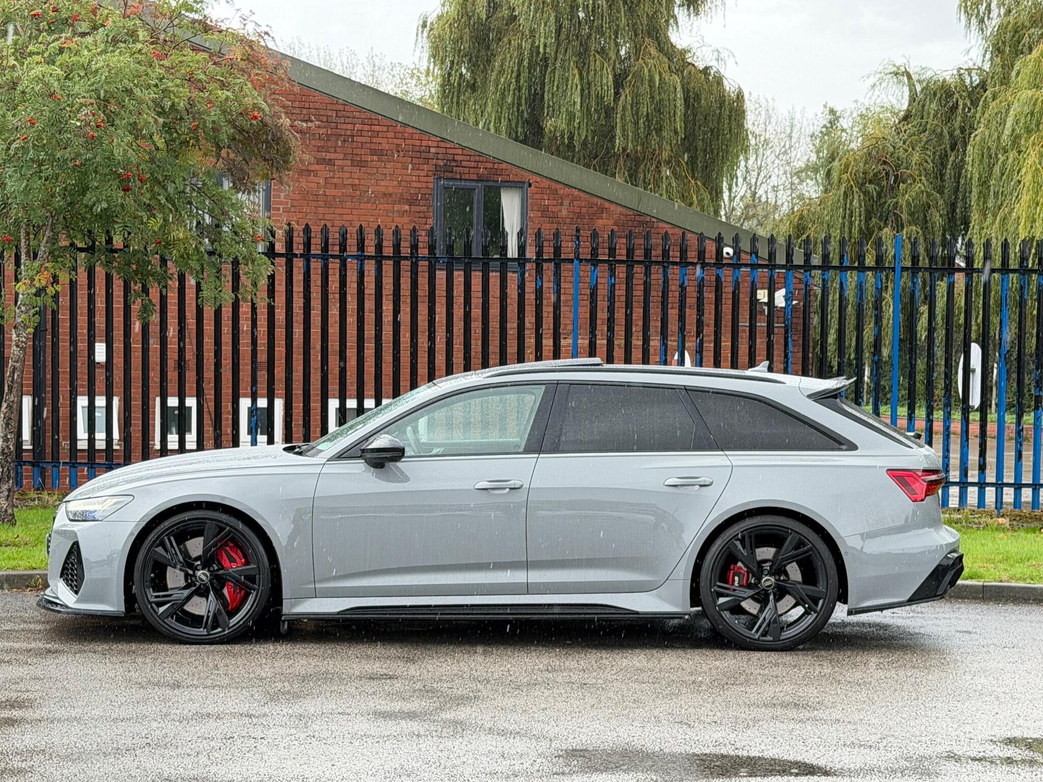 Audi RS6 view 23
