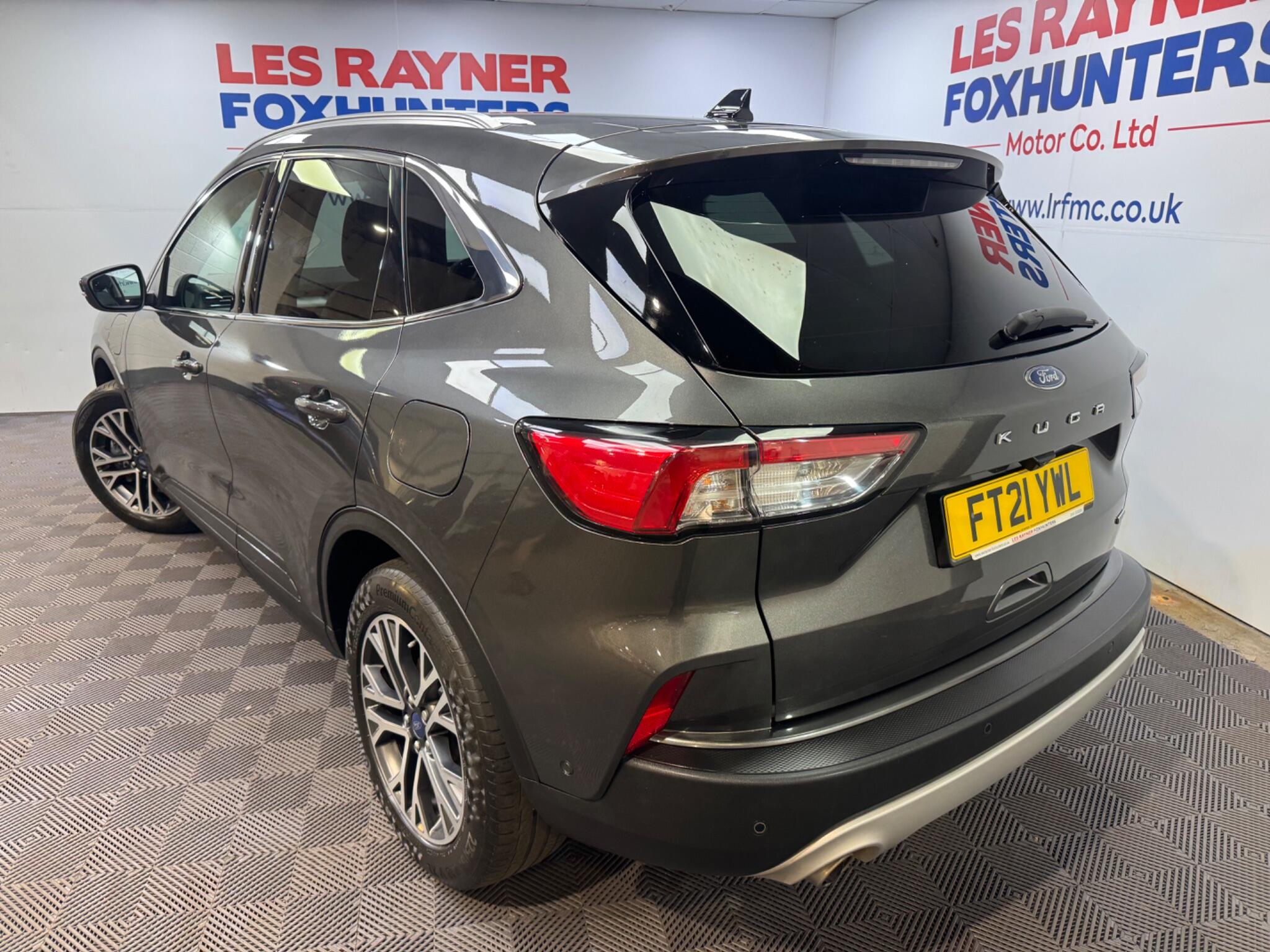 Ford Kuga view 3