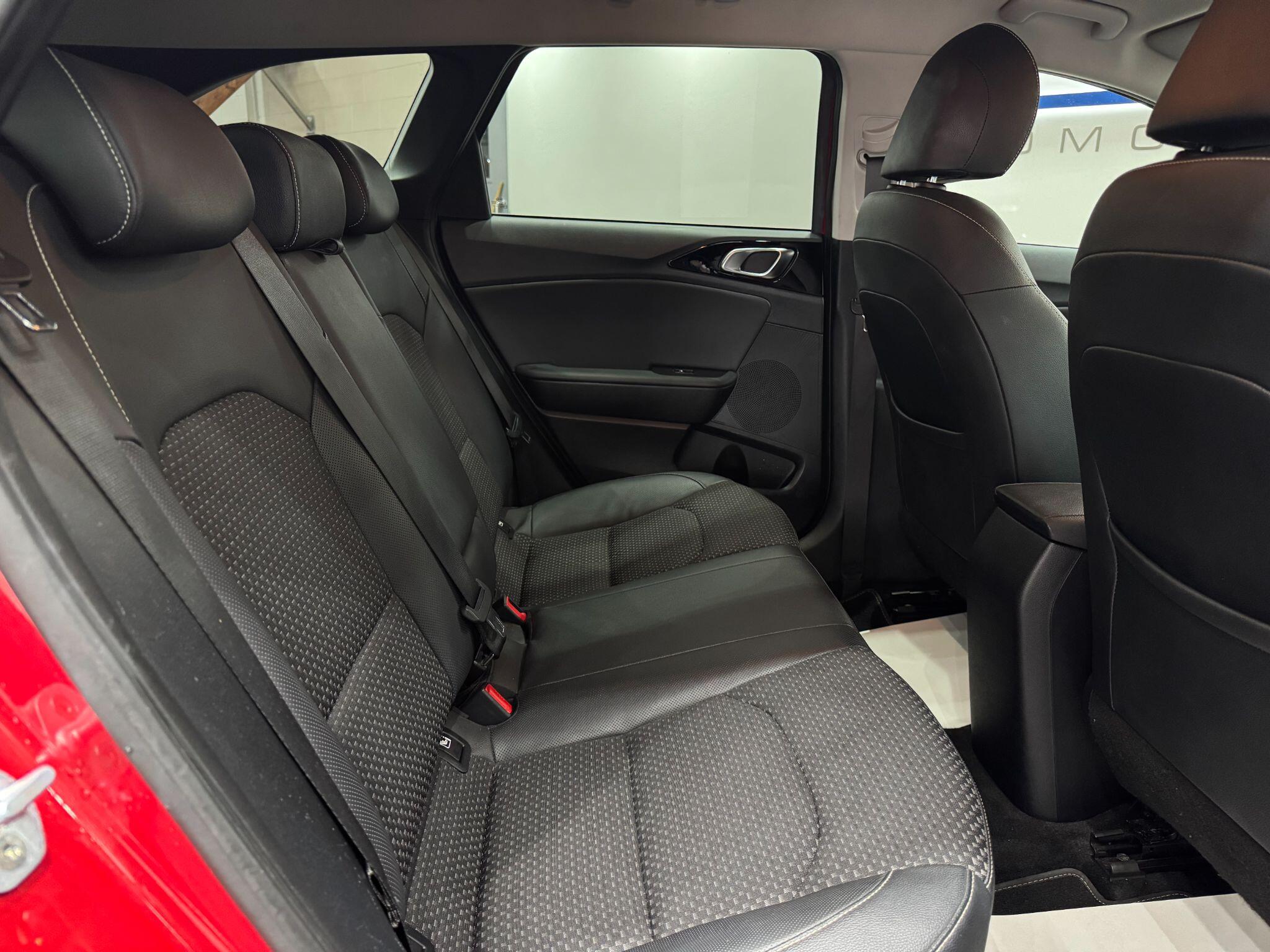Kia Ceed view 45