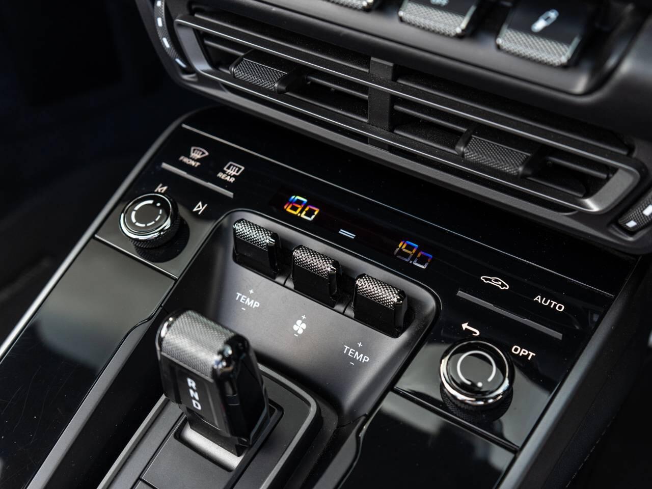 Porsche 911 view 35
