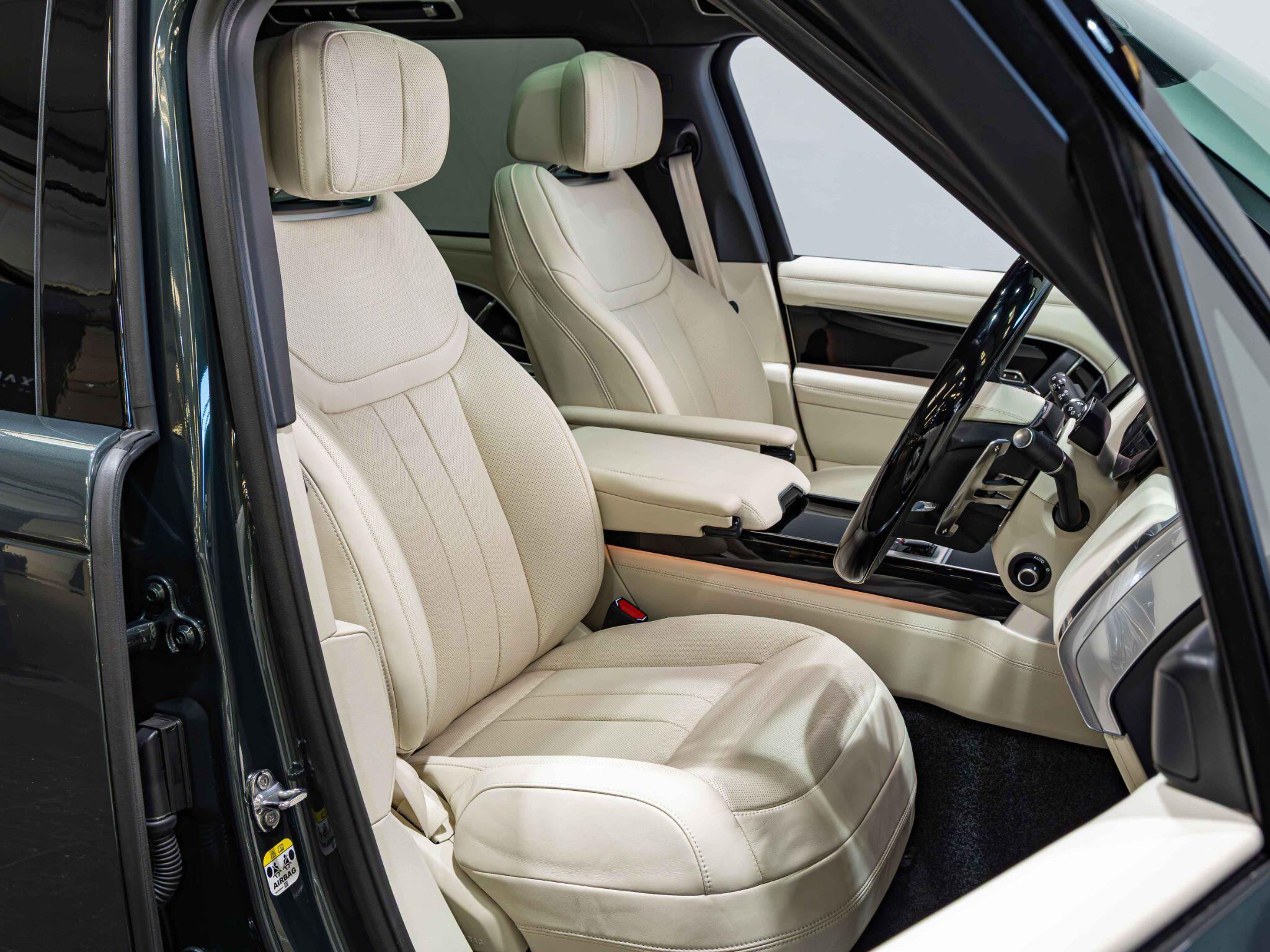 Land Rover Range Rover view 2