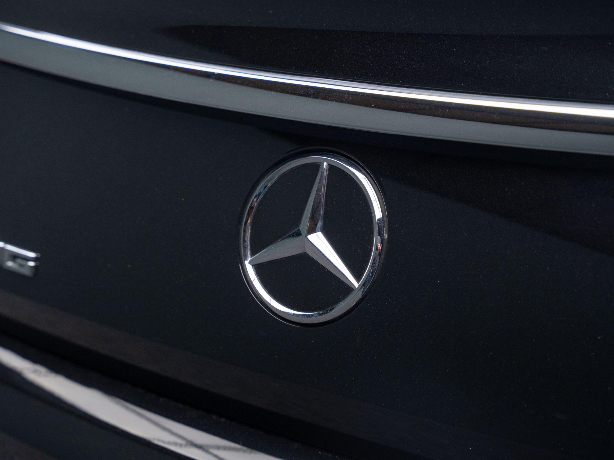 Mercedes-Benz S-Class view 23