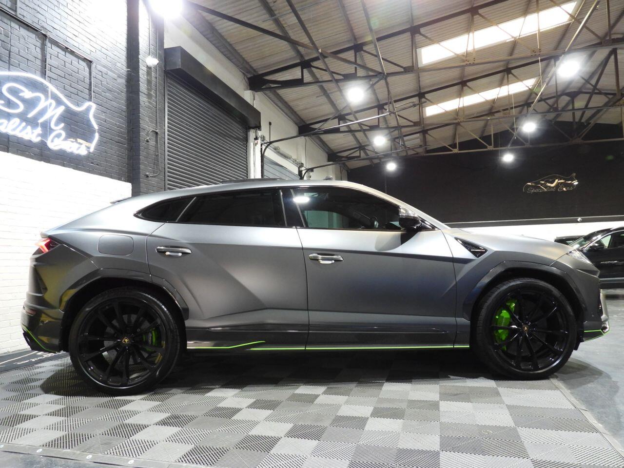 Lamborghini Urus view 17