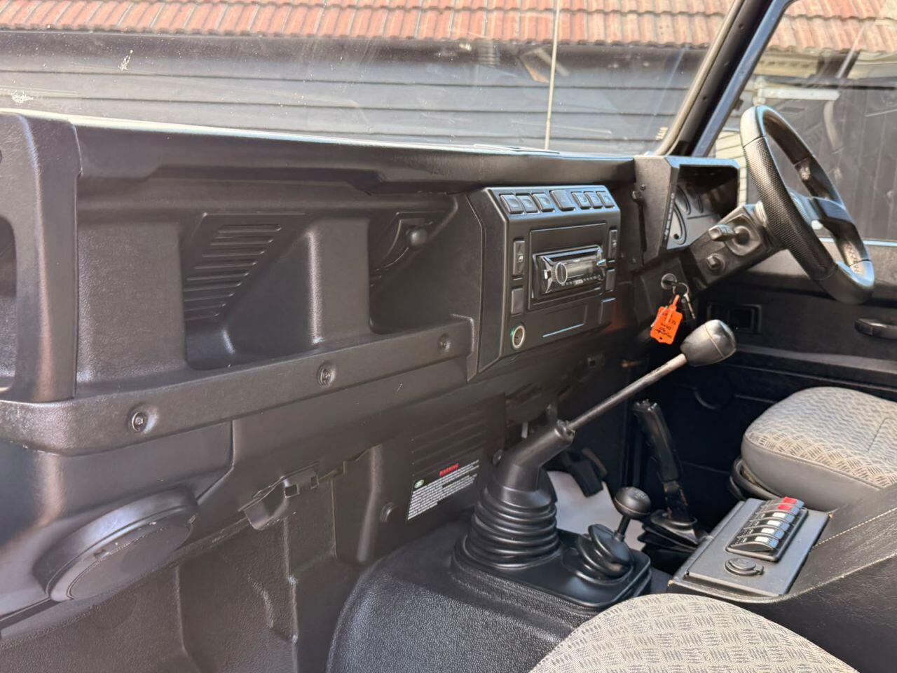 Land Rover Defender view 14