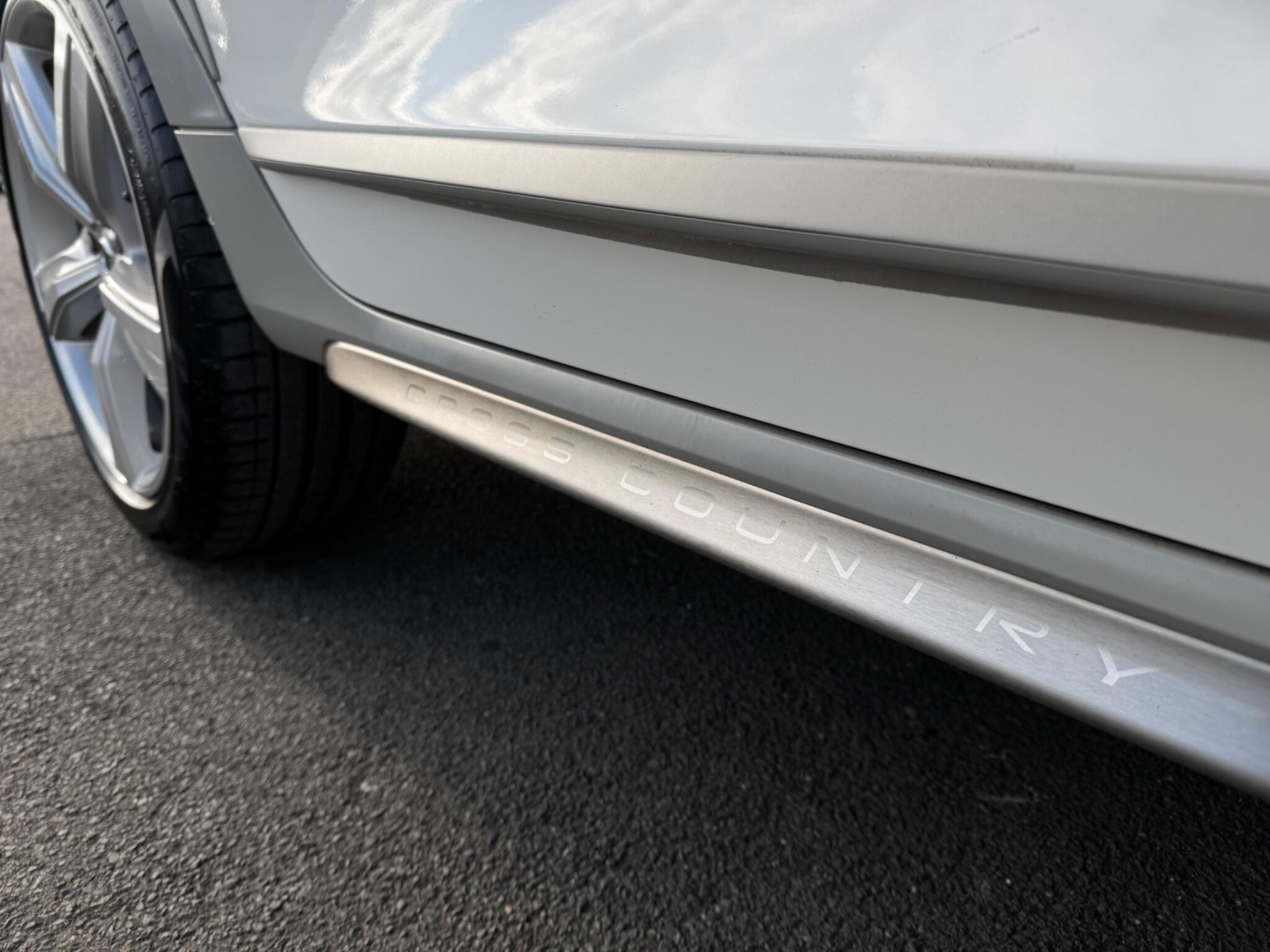 Volvo V90 Cross Country view 65