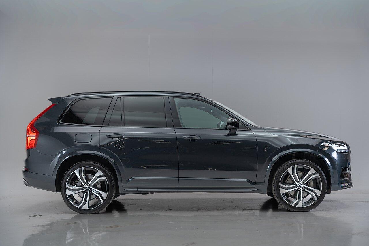 Volvo XC90 view 6