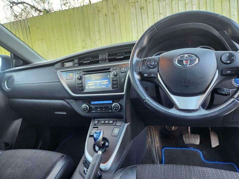 2014 Toyota Auris 1.8 VVT-h Excel Touring Sports CVT Euro 5 (s/s) 5dr • 104,000 miles image 28