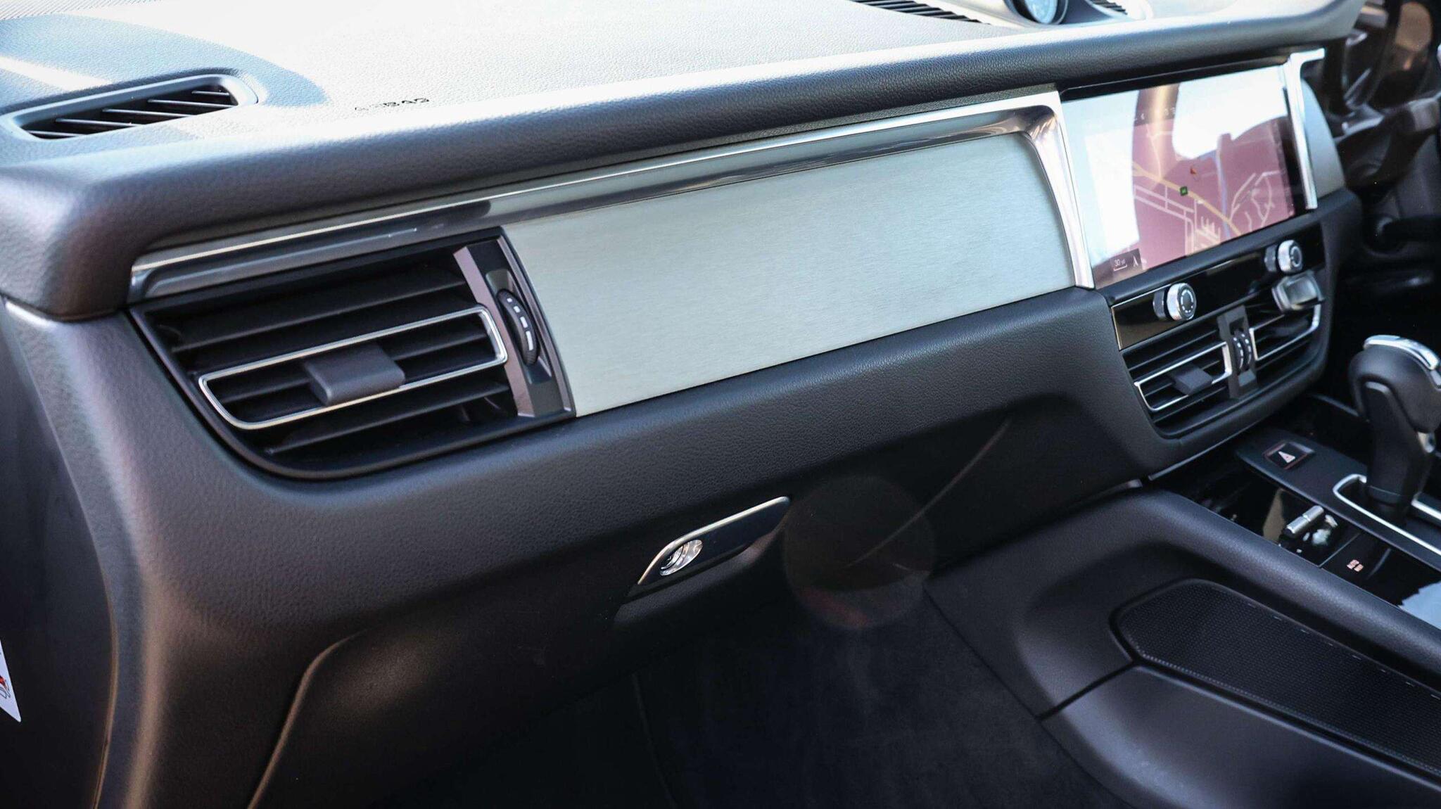 Porsche Macan view 27