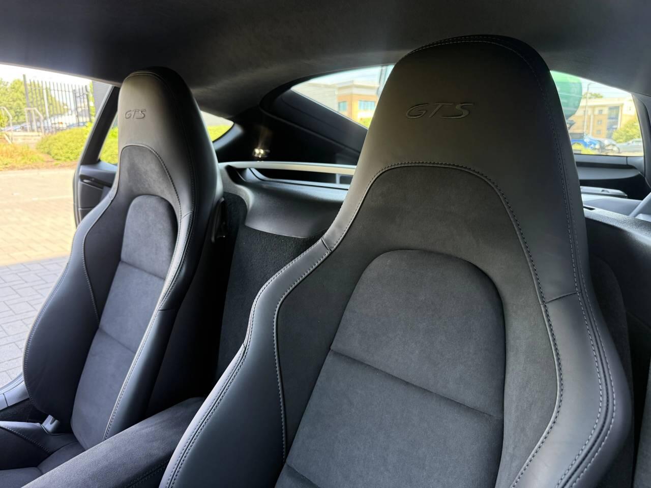 Porsche Cayman view 11