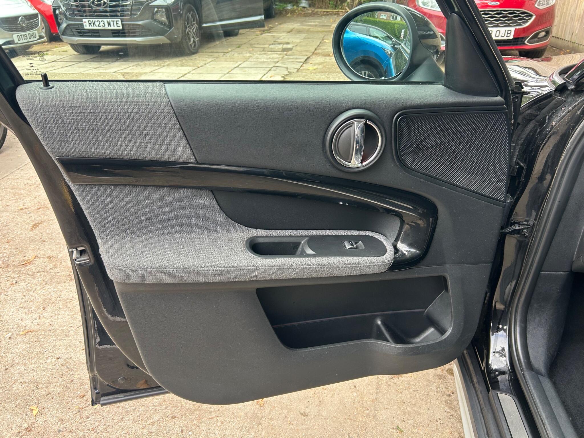 Mini Countryman view 35