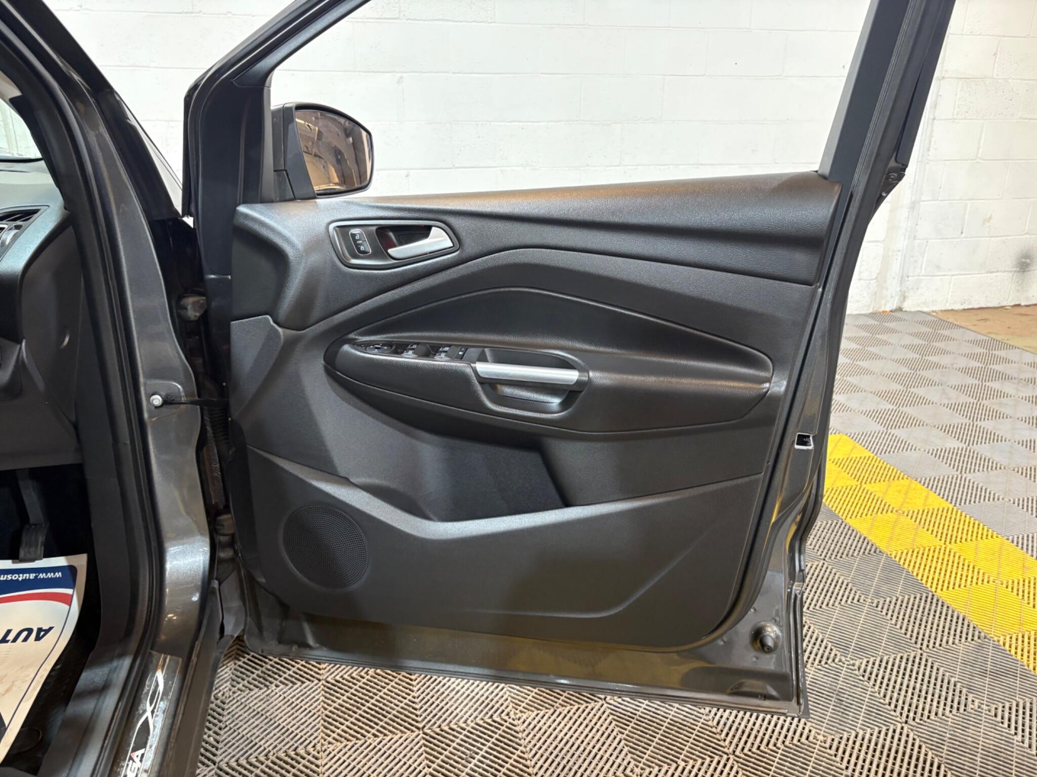 Ford Kuga view 35