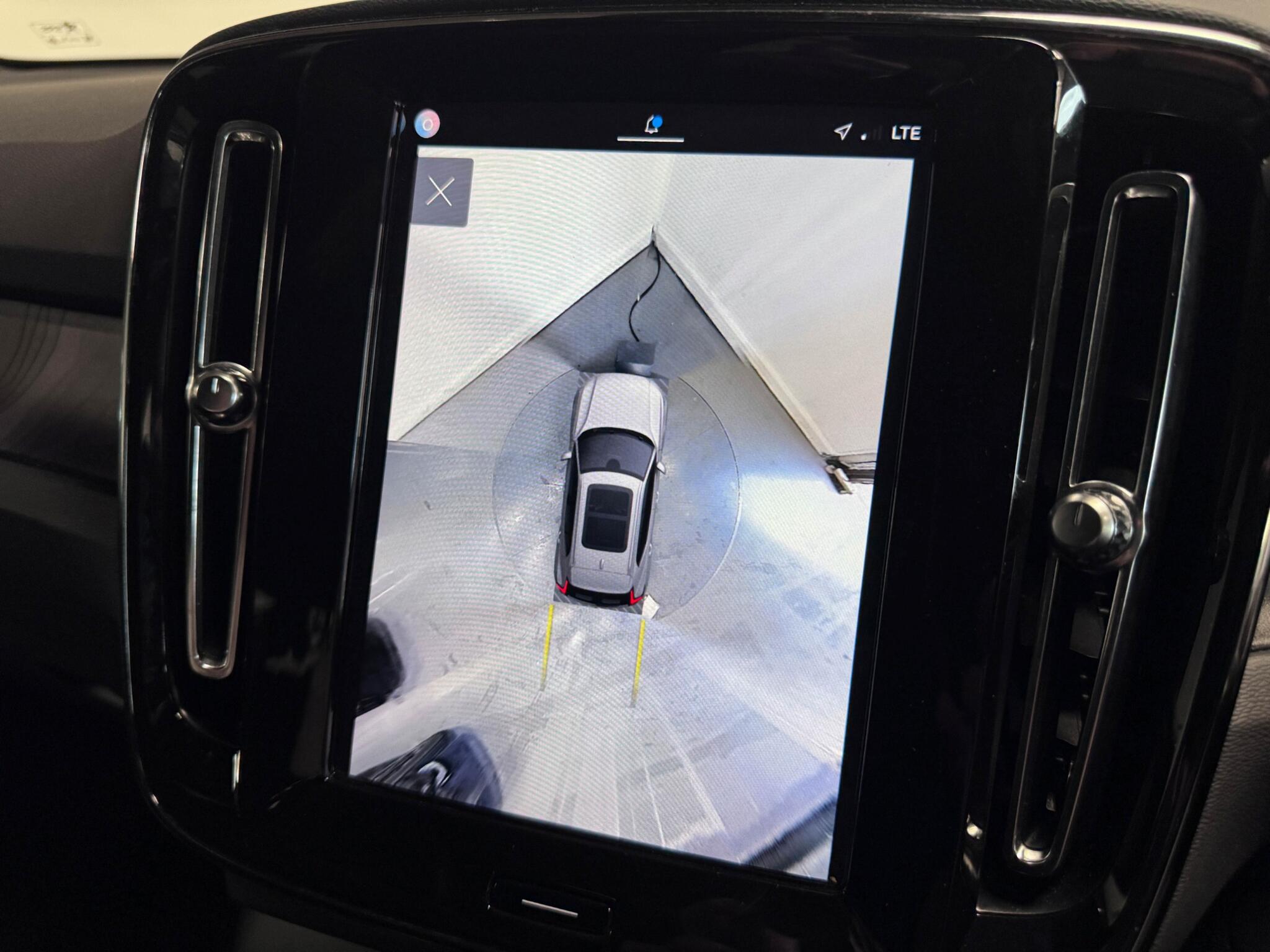 Volvo XC40 view 11
