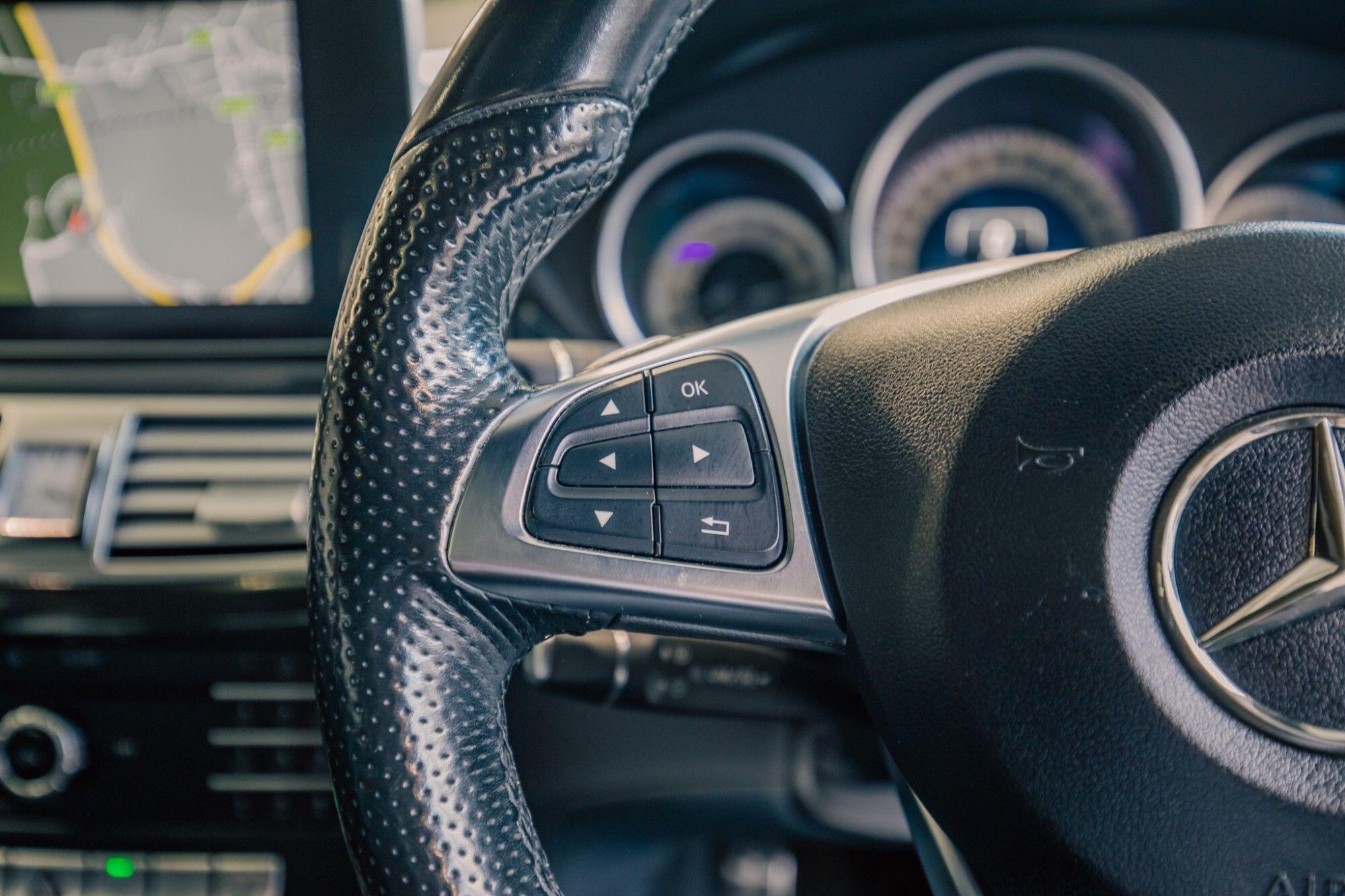 Mercedes-Benz CLS view 12