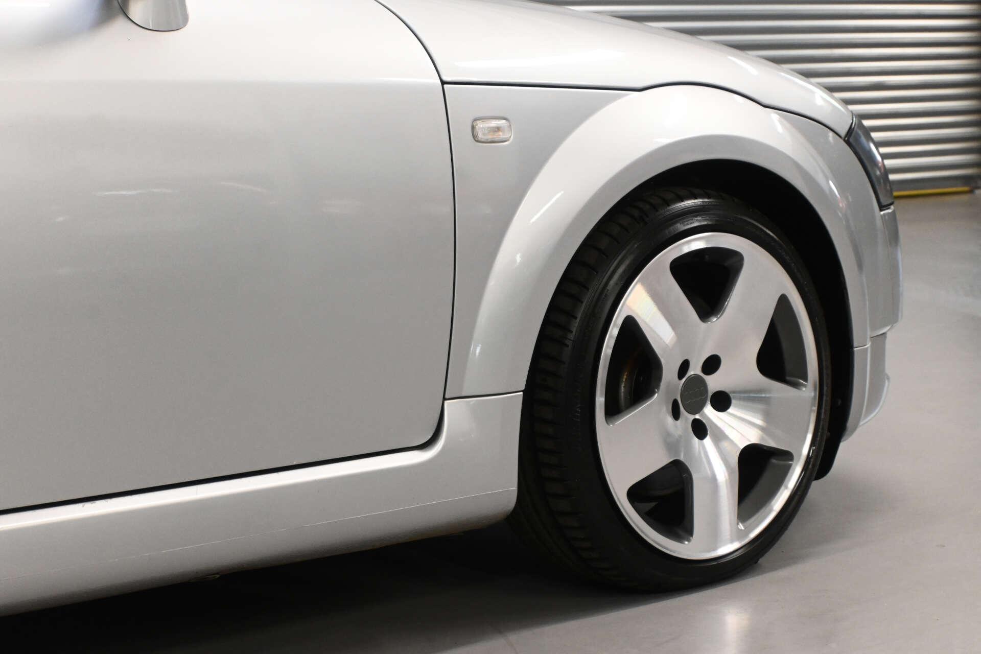 Audi TT view 32