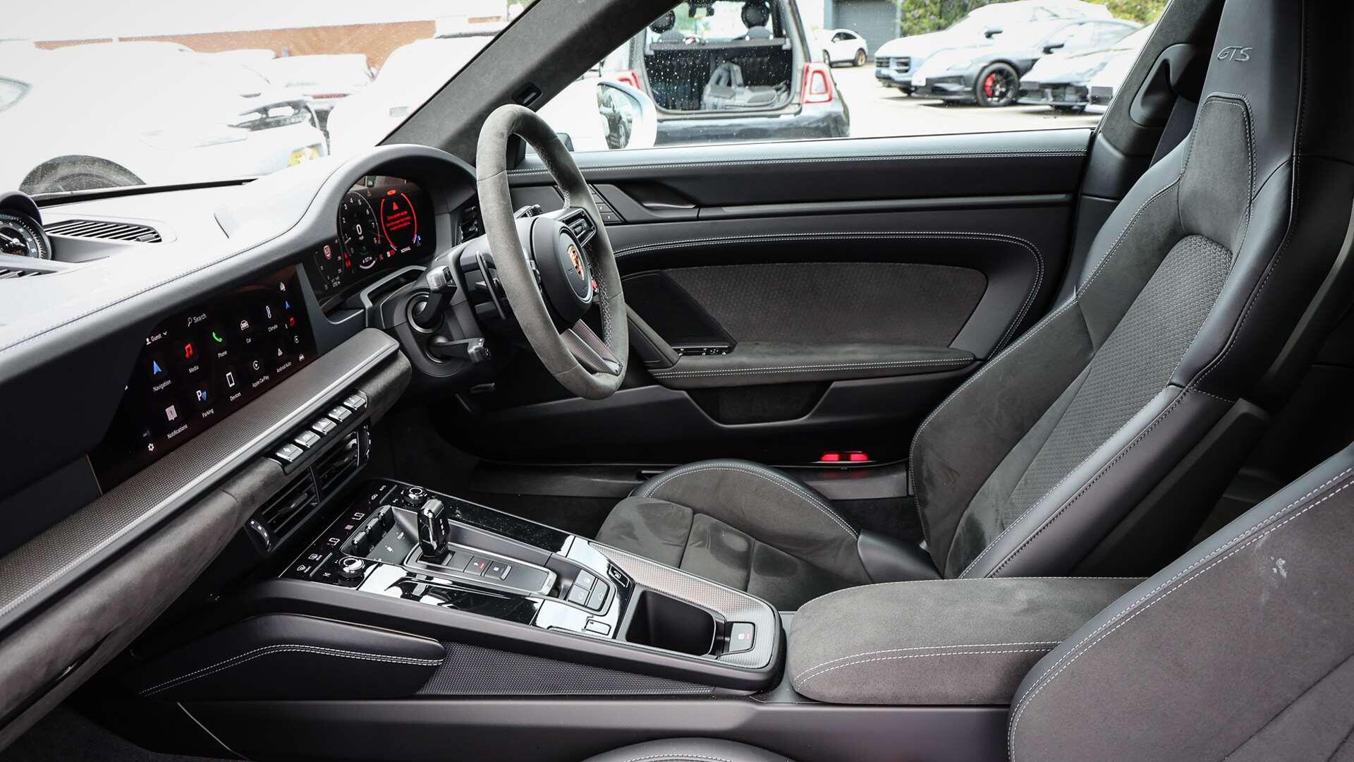 Porsche 911 view 13
