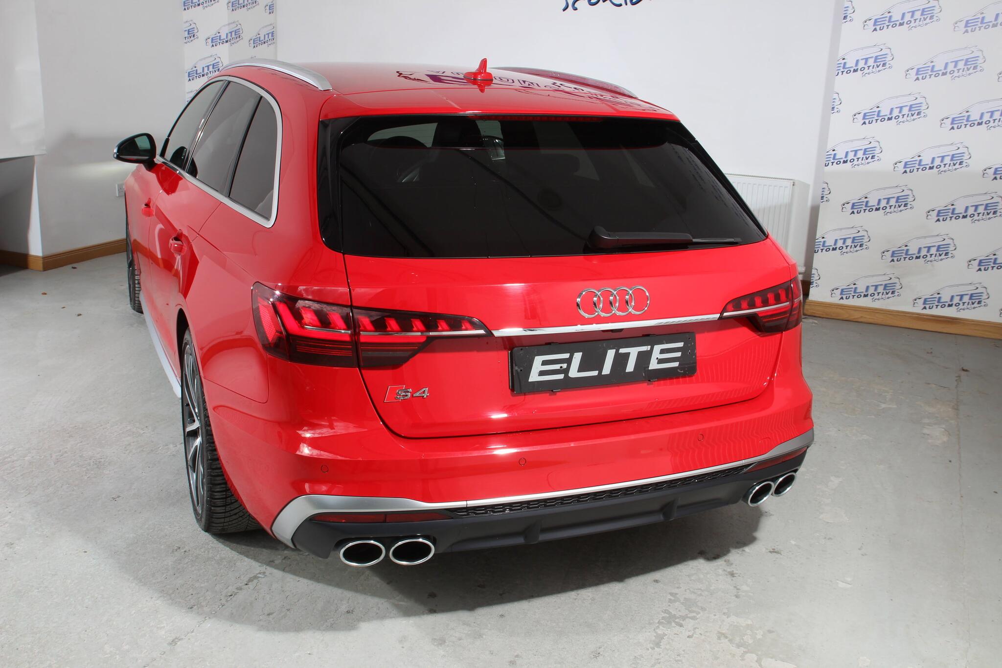Audi S4 view 12